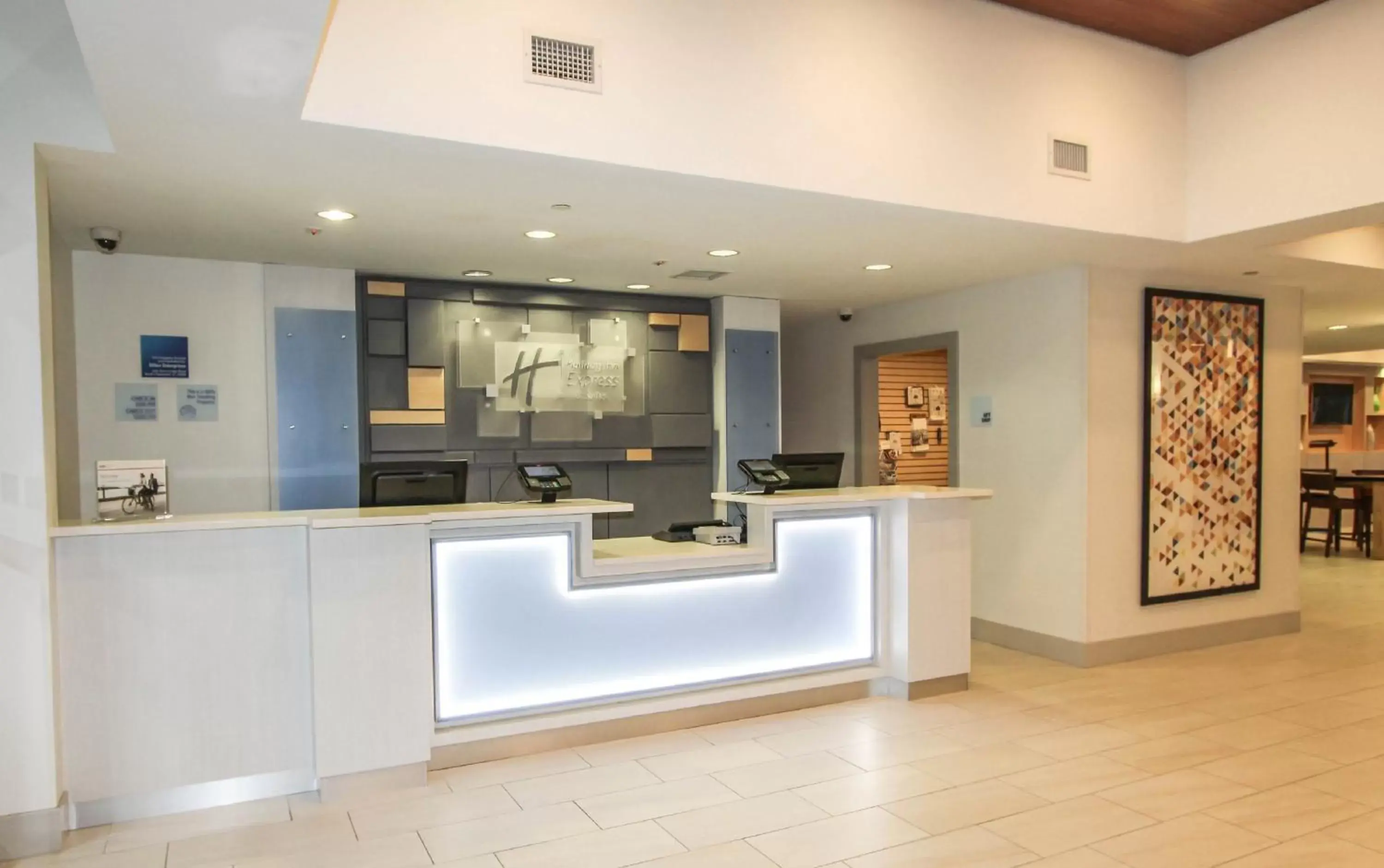 Property building, Lobby/Reception in Holiday Inn Express Hotel & Suites Charleston - North, an IHG Hotel