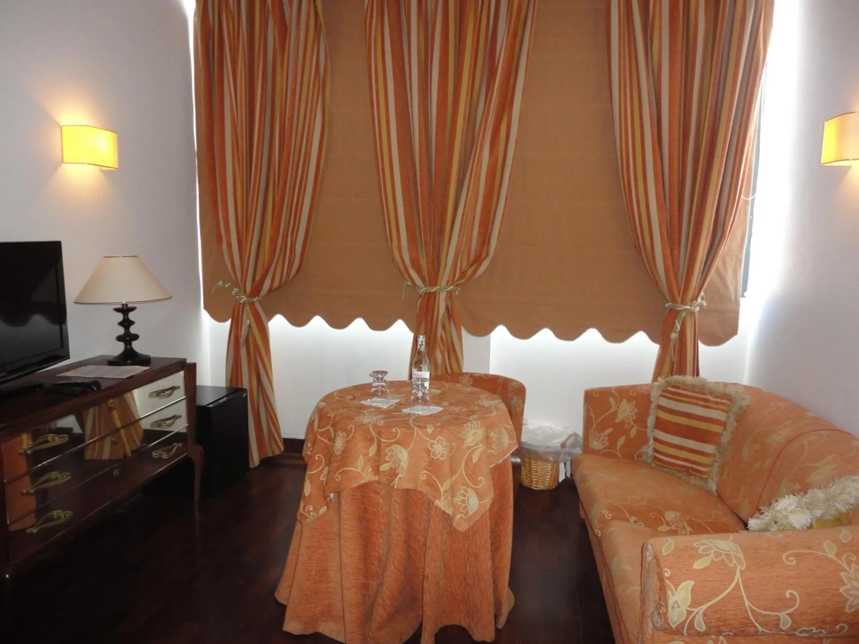 Photo of the whole room, Seating Area in Hotel Rural Quinta de Santo Antonio