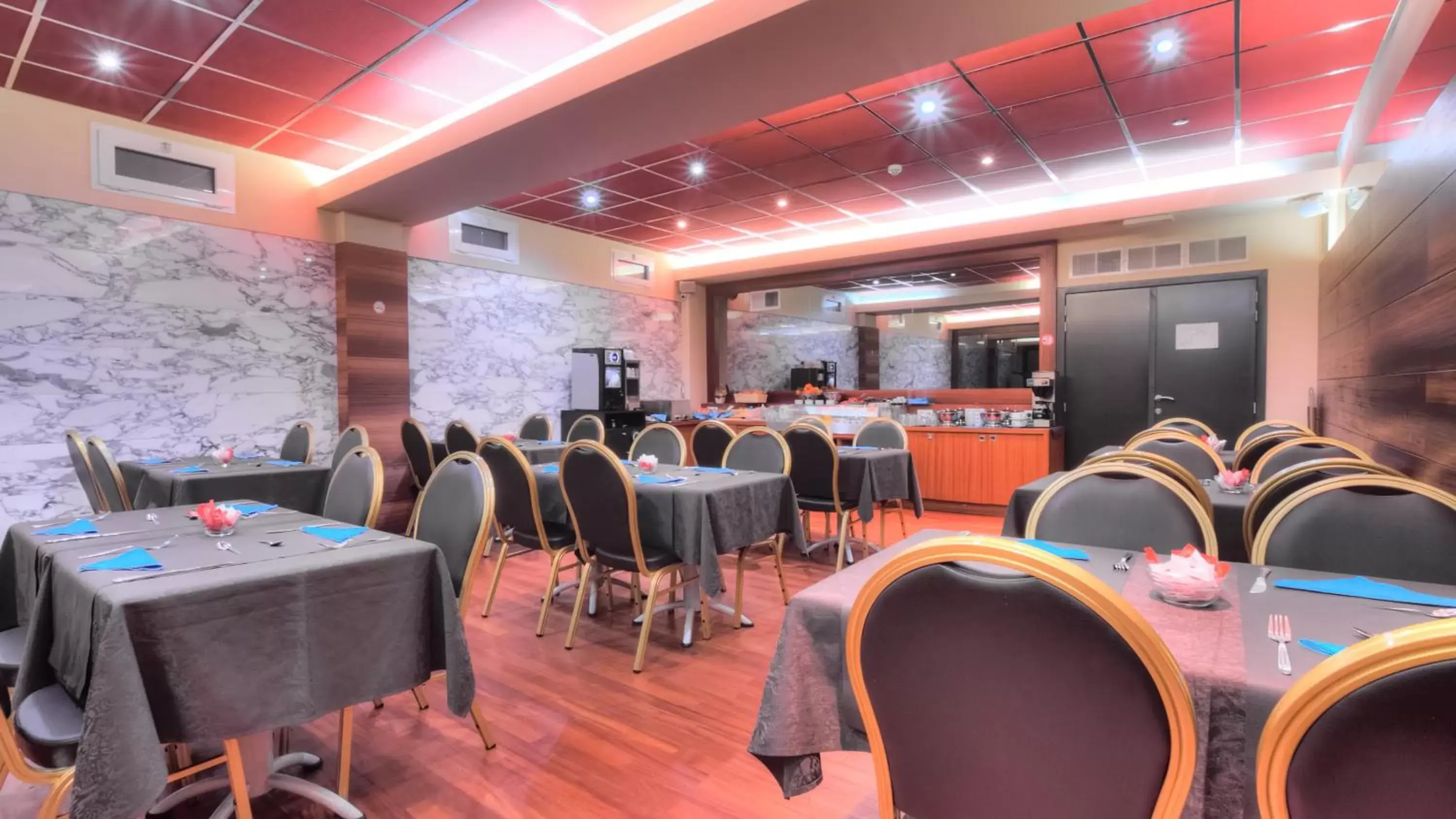 Lounge or bar, Restaurant/Places to Eat in Hotel Tristar