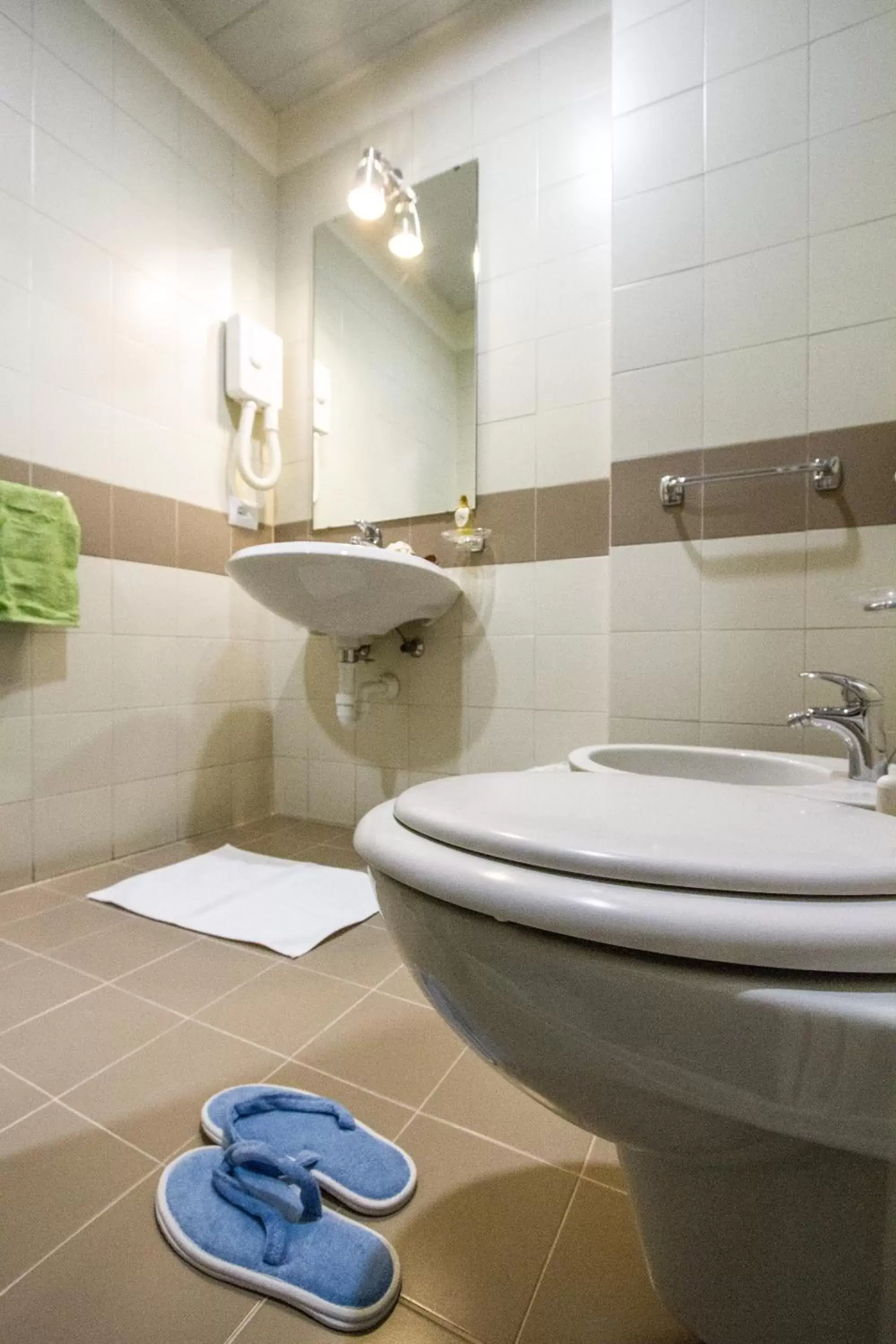 Bathroom in B&B Hotel Milano Ornato