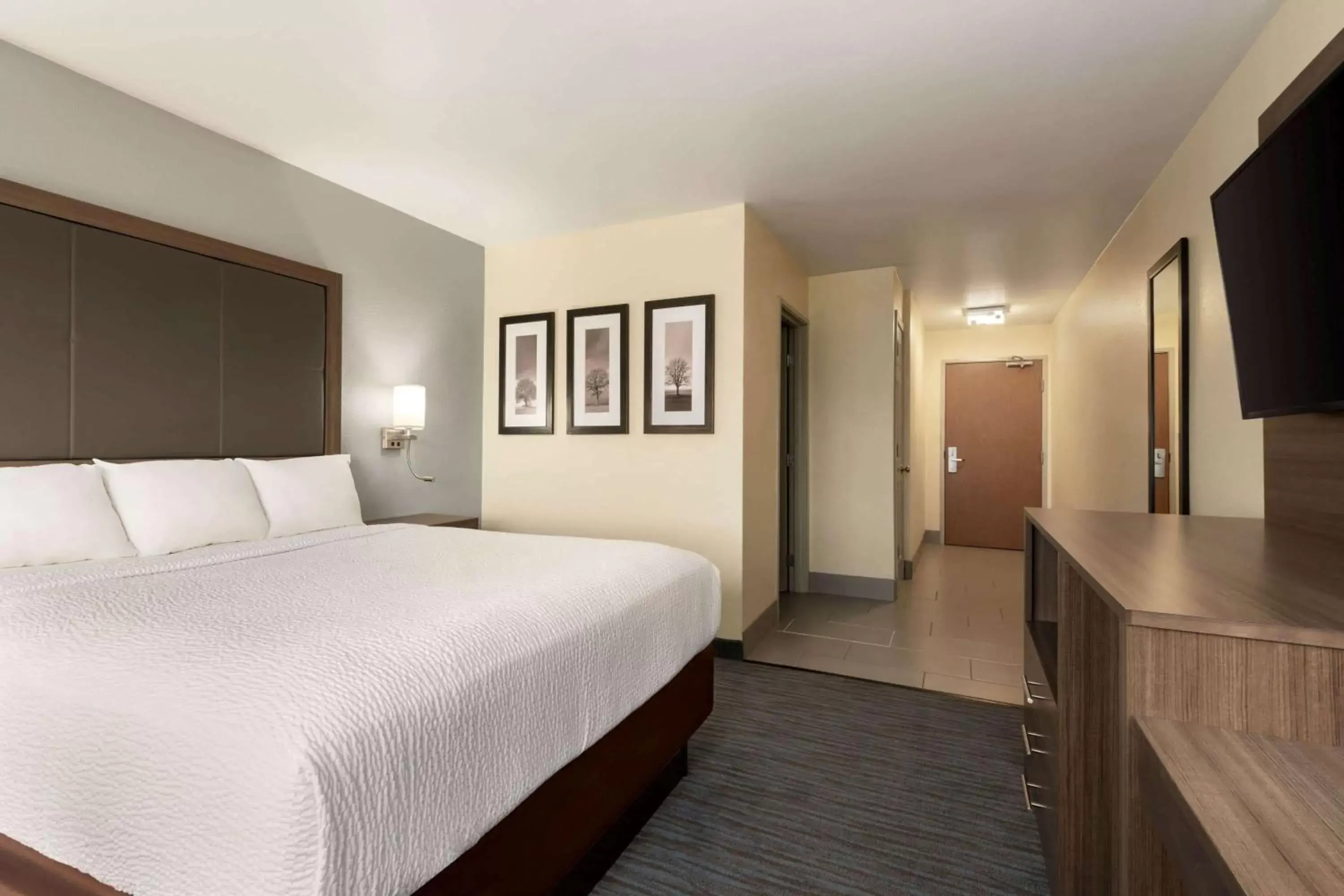 Photo of the whole room, Bed in AmericInn by Wyndham Appleton West