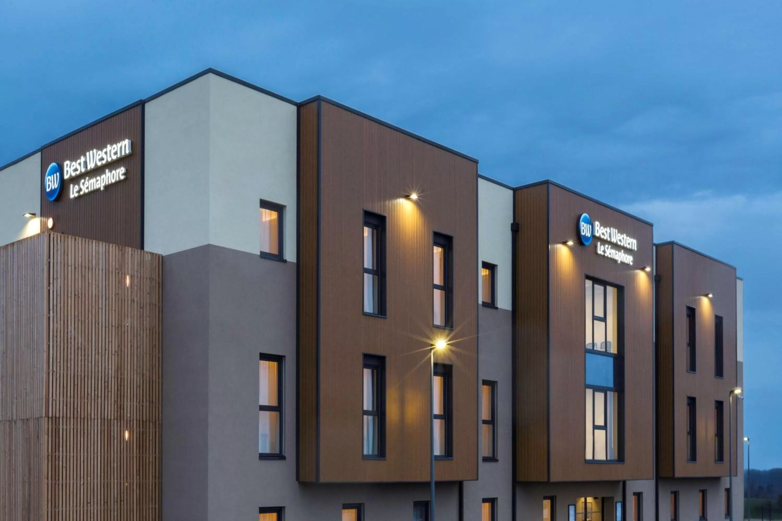Property building in Best Western le Sémaphore