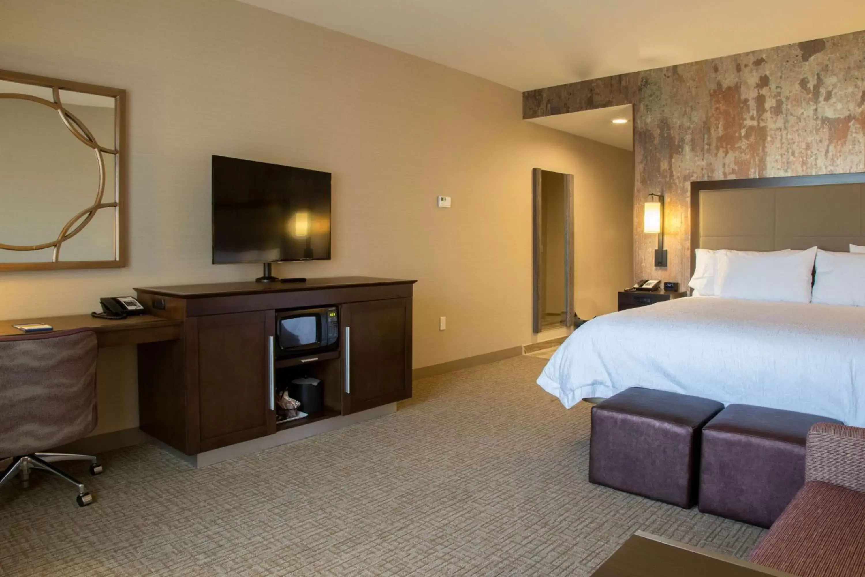 Bed in Hampton Inn & Suites Murrieta