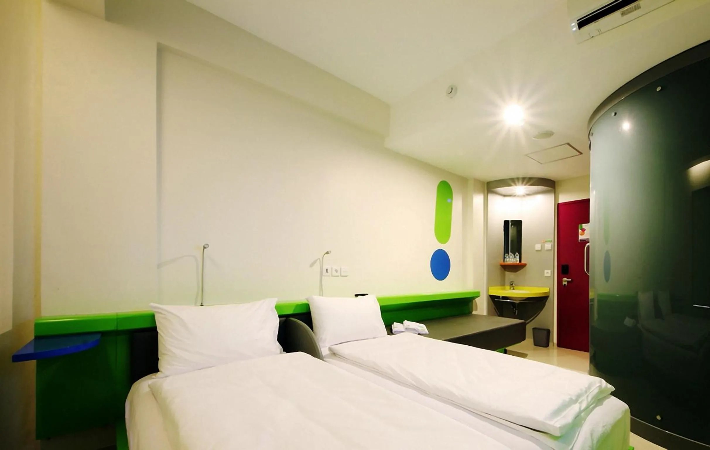 Bedroom, Bed in POP! Hotel Airport Jakarta