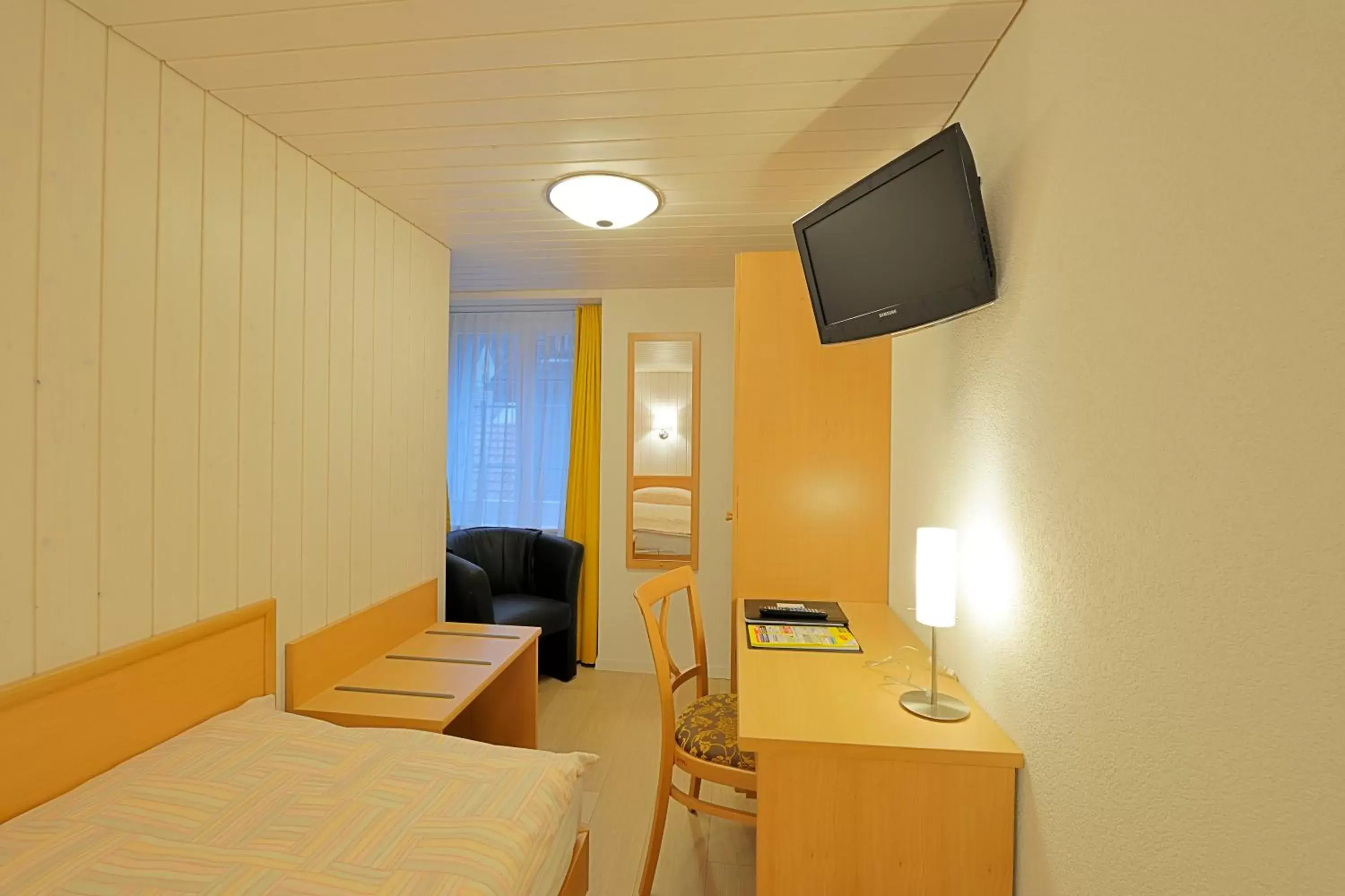 Single Room with Garden View - single occupancy in Hotel Rössli