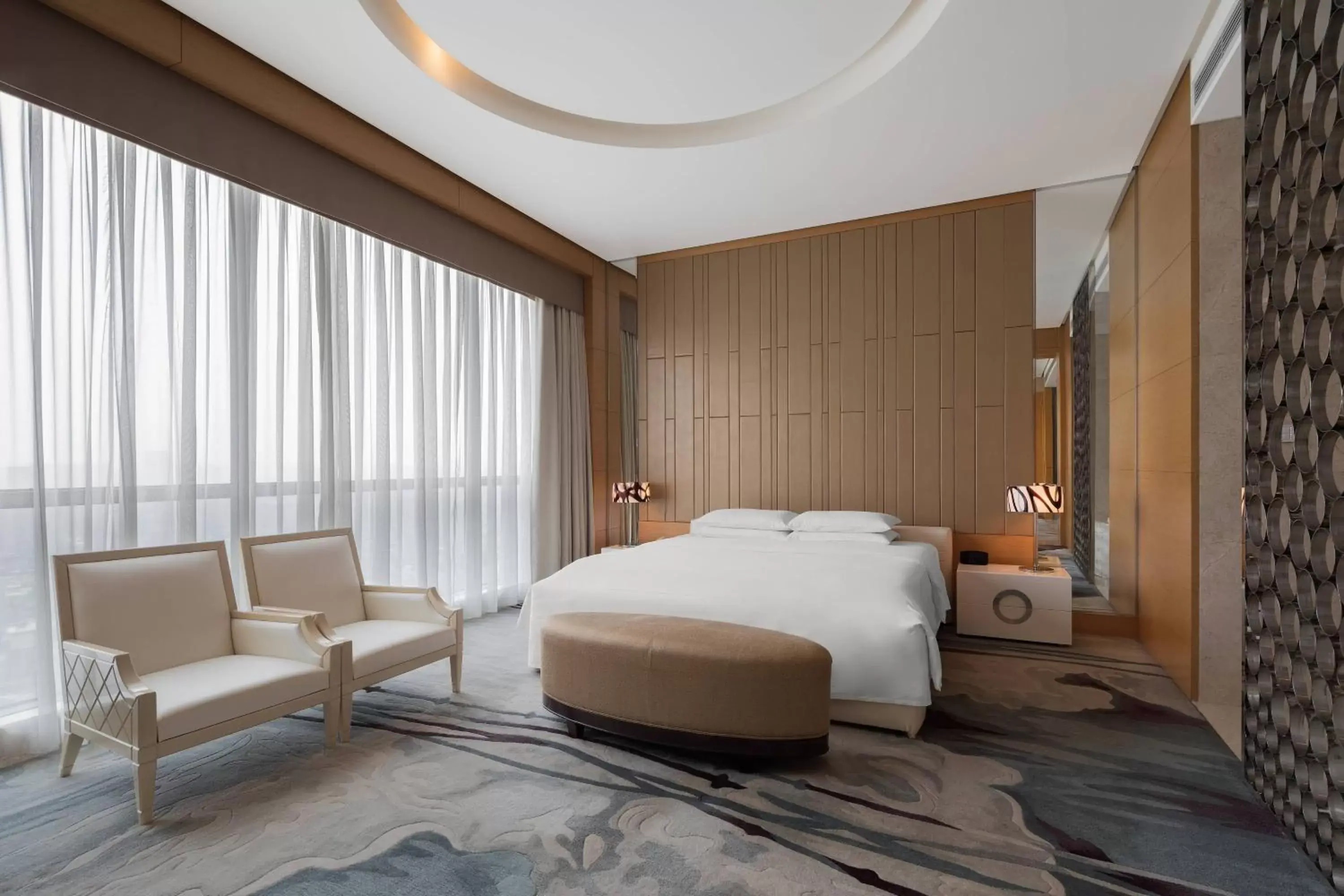 Bedroom in Renaissance Chengdu Hotel