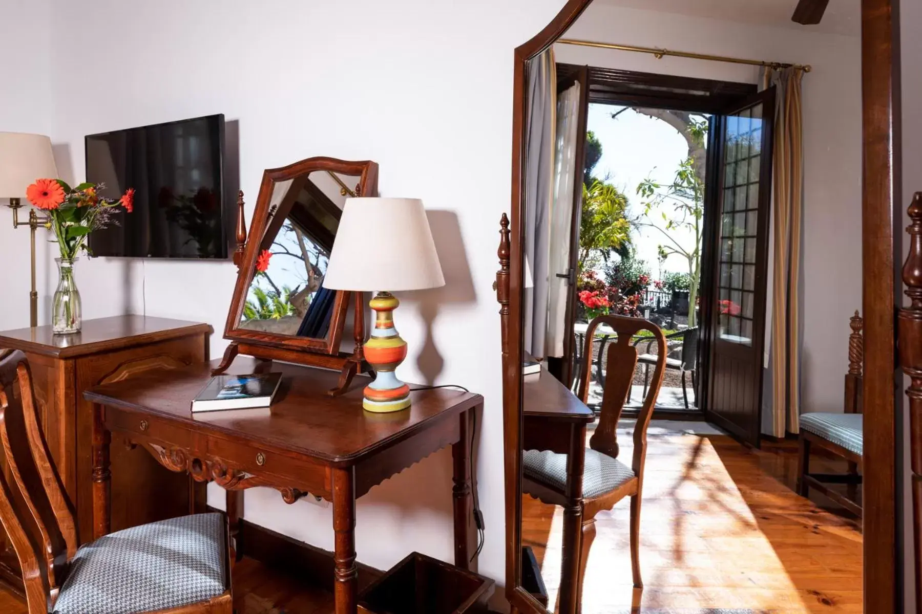 Bedroom, TV/Entertainment Center in Parador de La Gomera