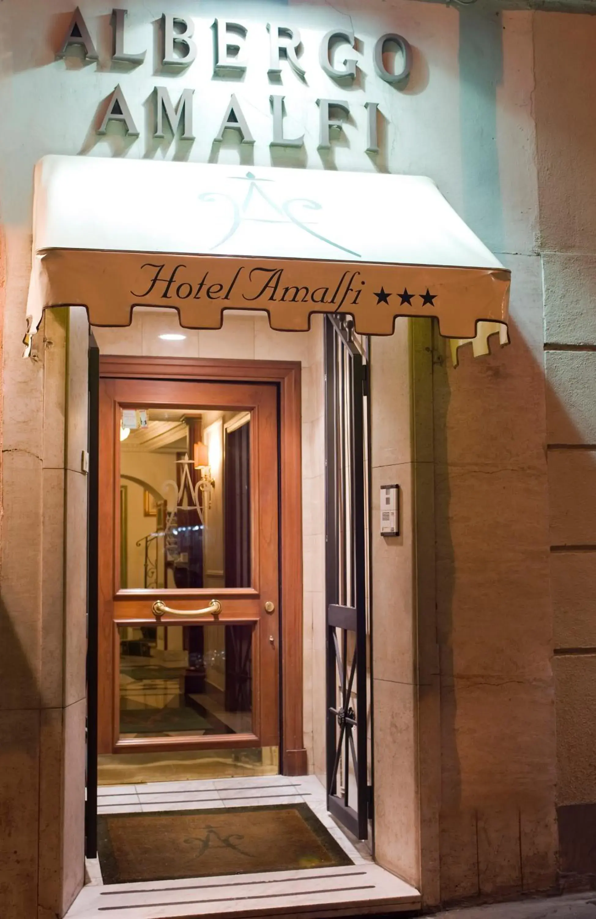 Facade/entrance in Hotel Amalfi