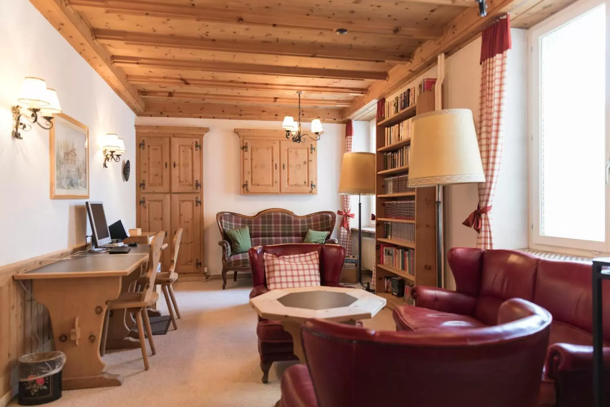 Communal lounge/ TV room, Seating Area in Hotel Bernina