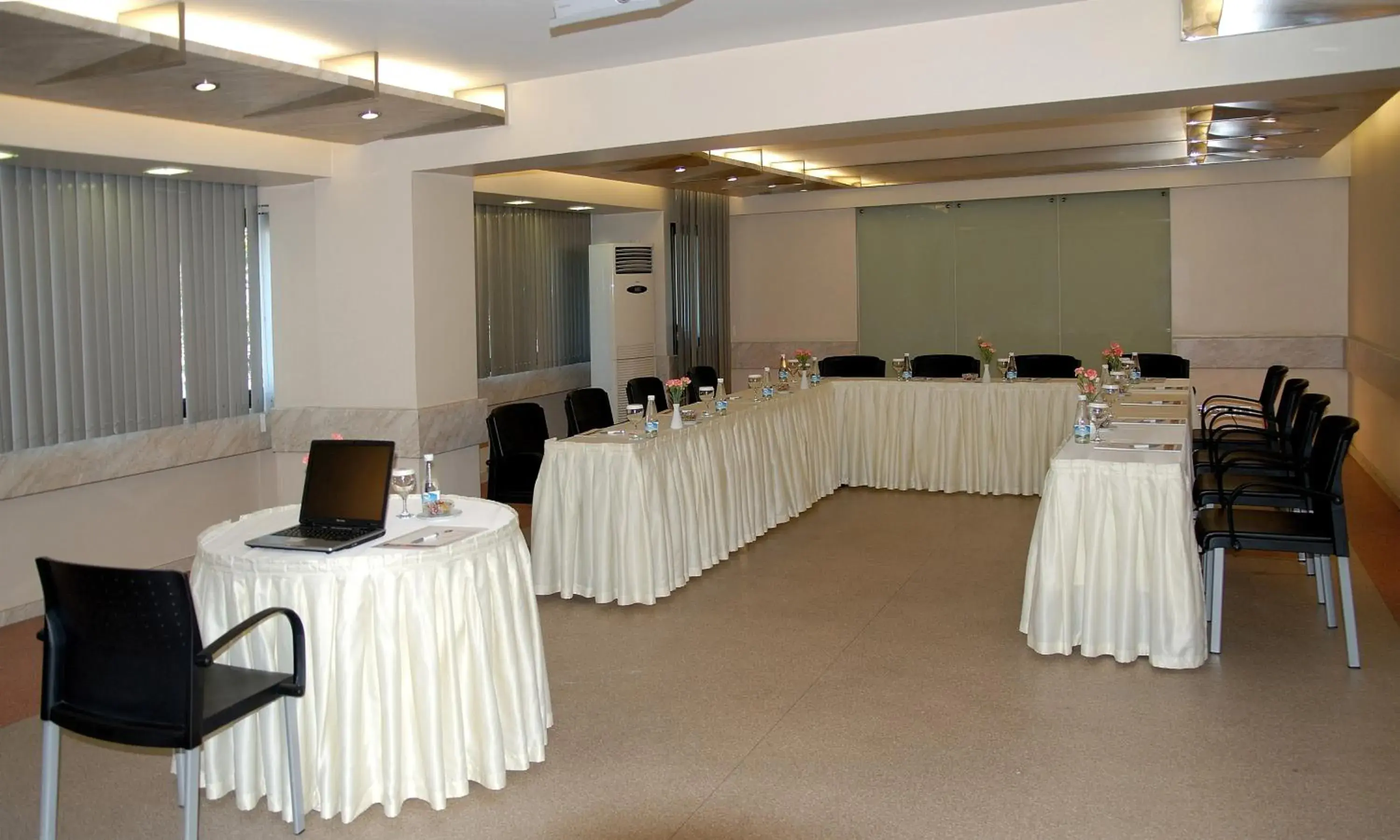 Business facilities in Kaya Prestige