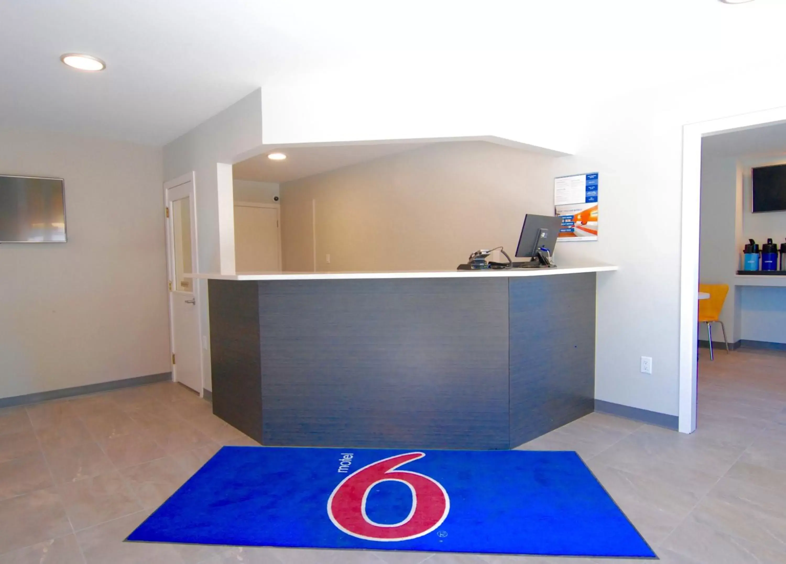 Lobby or reception in Motel 6-Saanichton, BC - Victoria Airport Lobby or reception in Motel 6-Saanichton, BC - Victoria Airport