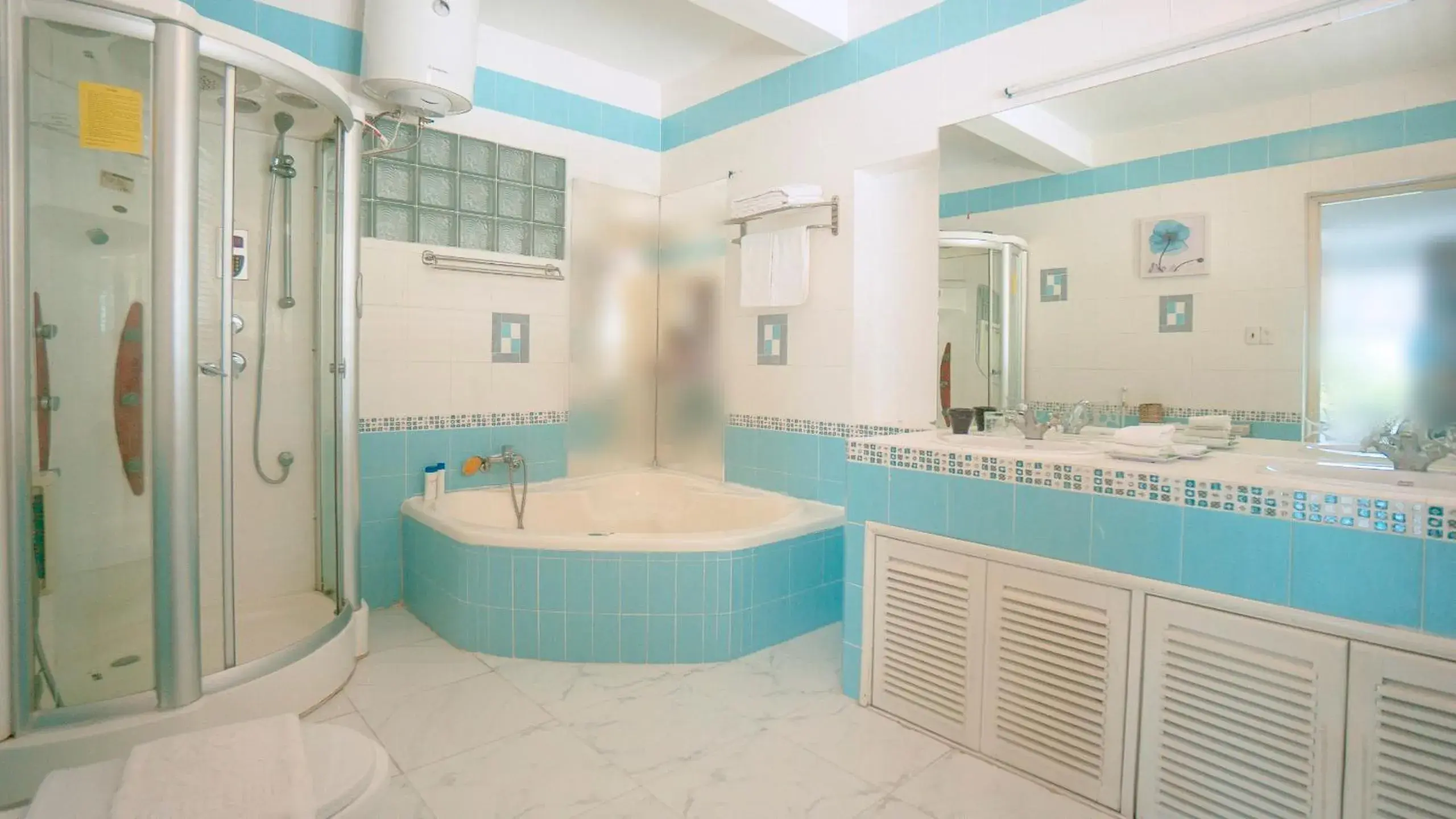 Bathroom in An Hoa Residence