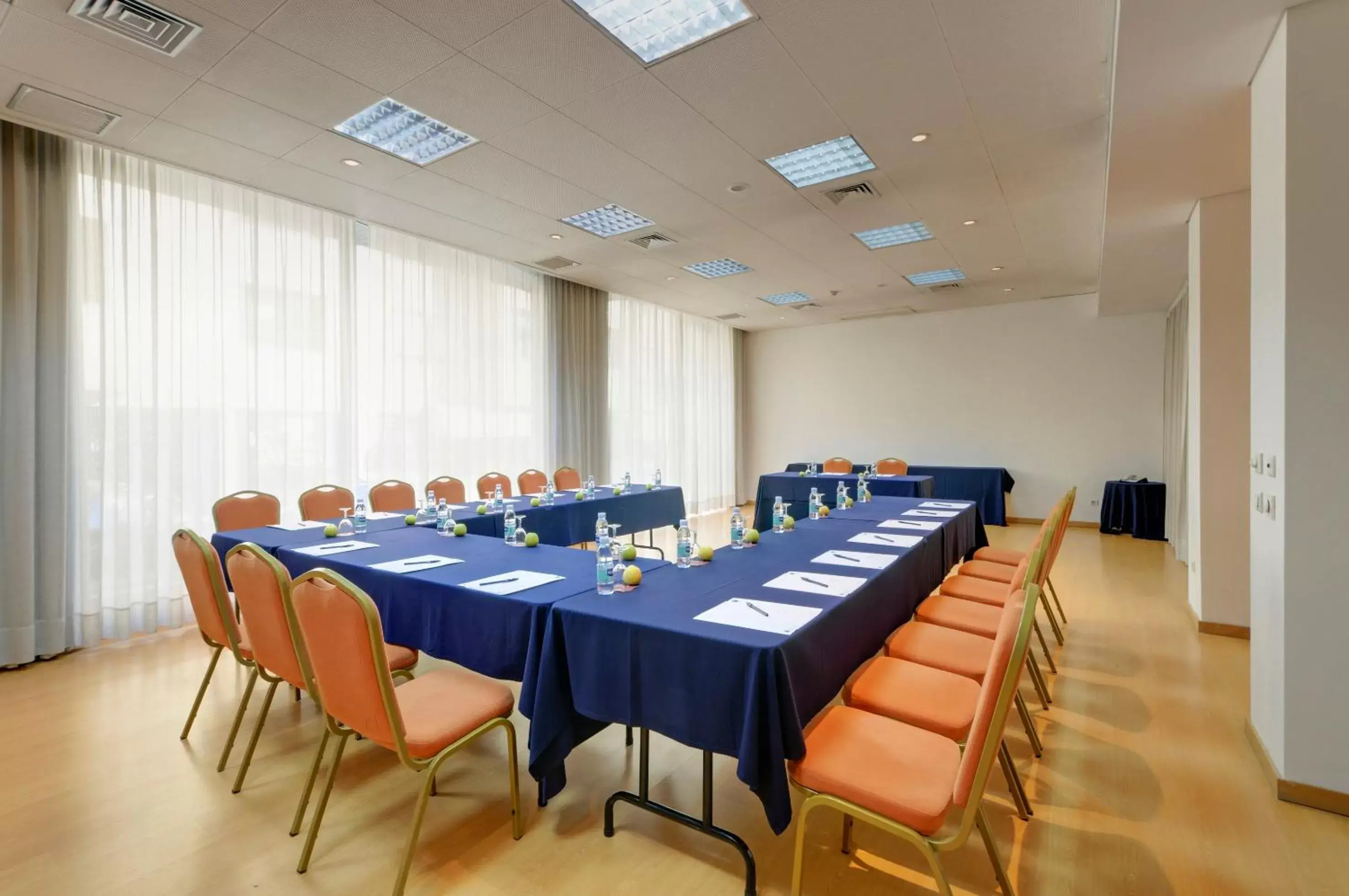 Business facilities in TRYP by Wyndham Porto Centro Hotel
