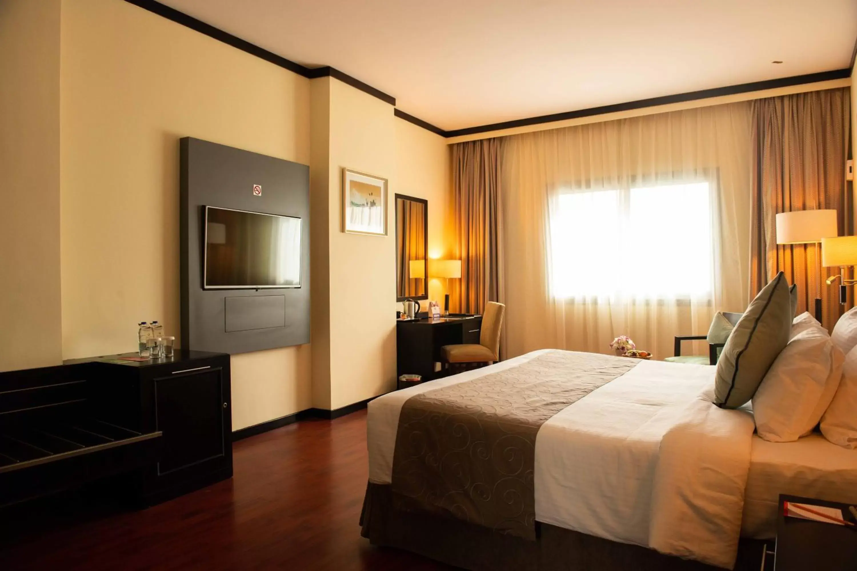 Bedroom, Bed in Grandeur Hotel Al Barsha