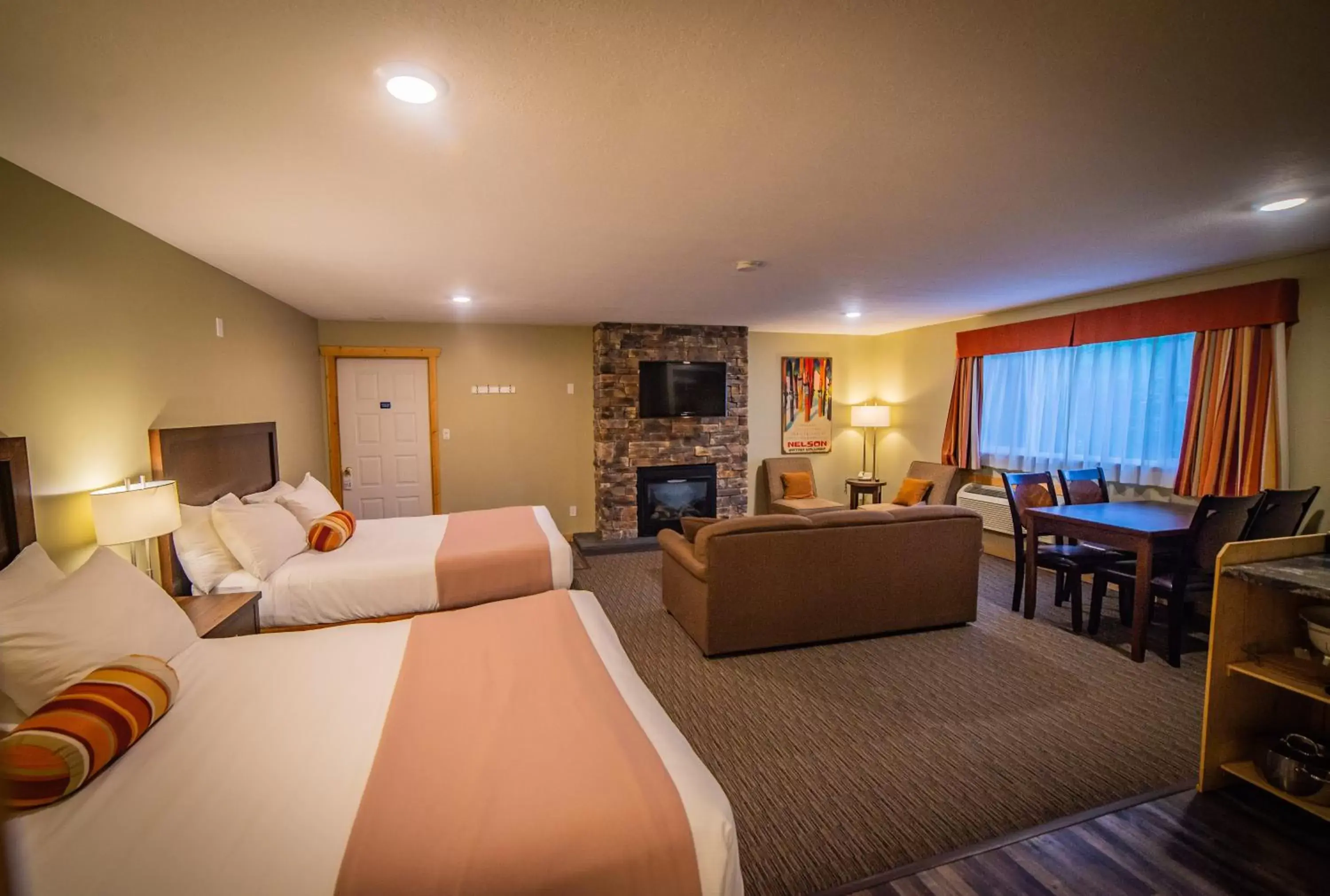 Photo of the whole room in Alpine Inn & Suites