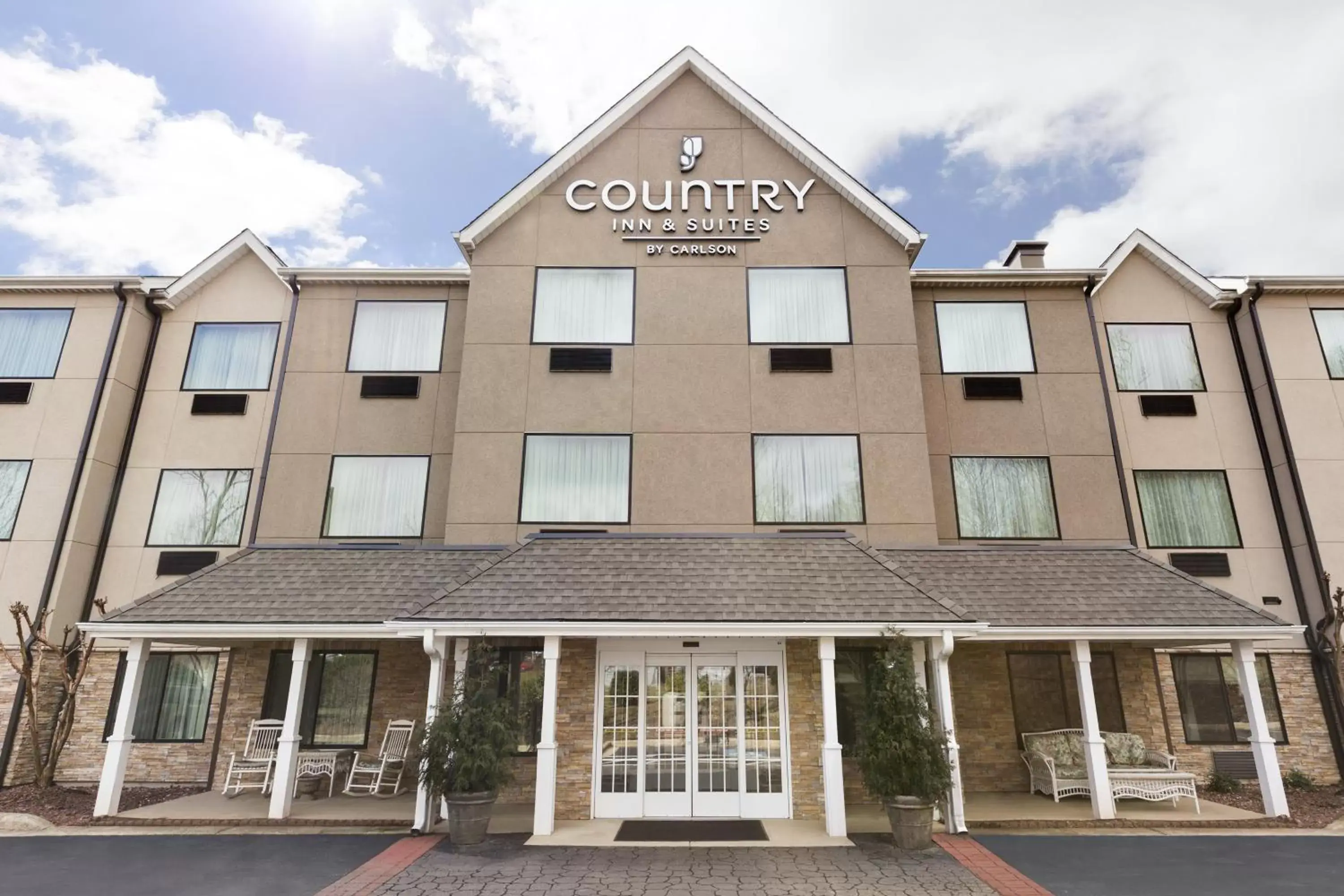 Facade/Entrance in Country Inn & Suites by Radisson, Asheville at Asheville Outlet Mall, NC