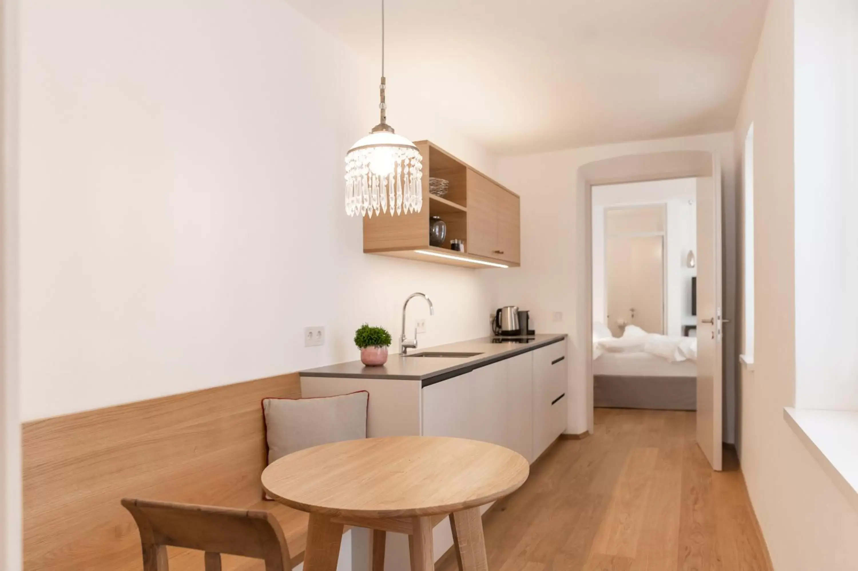 Dining area, Kitchen/Kitchenette in Kuntino Suites