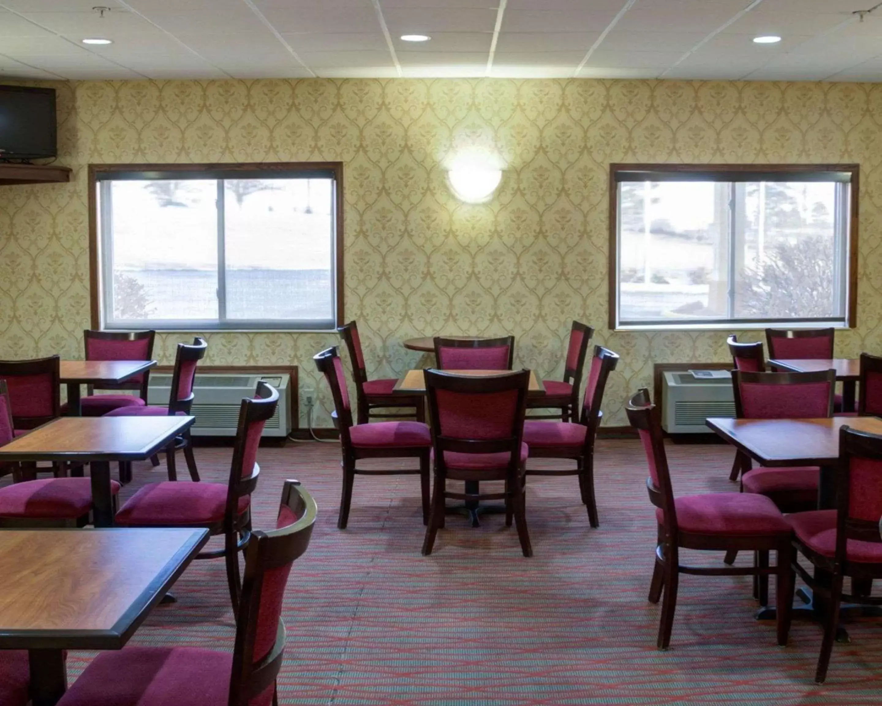 Restaurant/Places to Eat in Comfort Suites Omaha