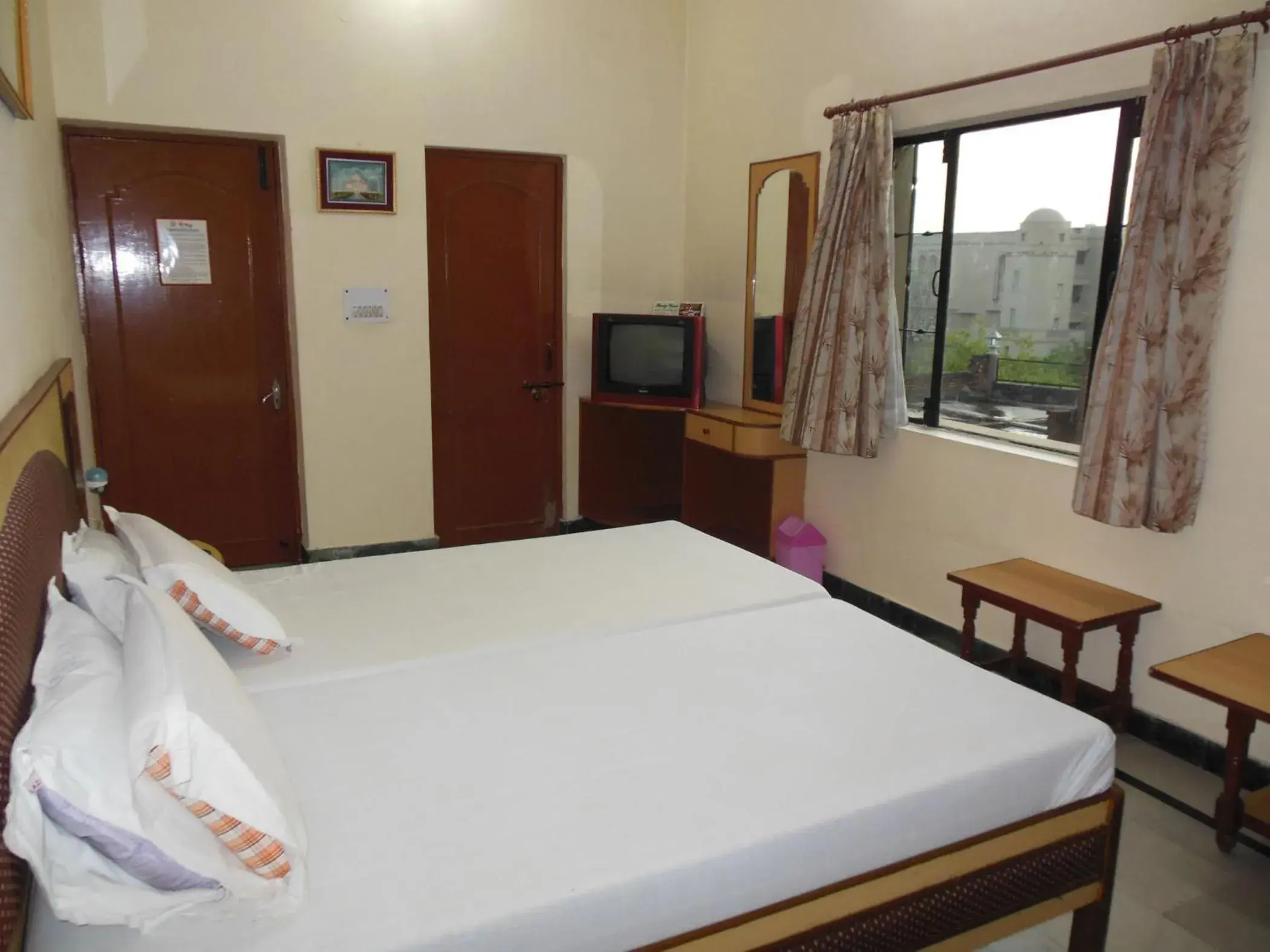 Photo of the whole room, Bed in Hotel Taj Plaza, VIP Road, Agra