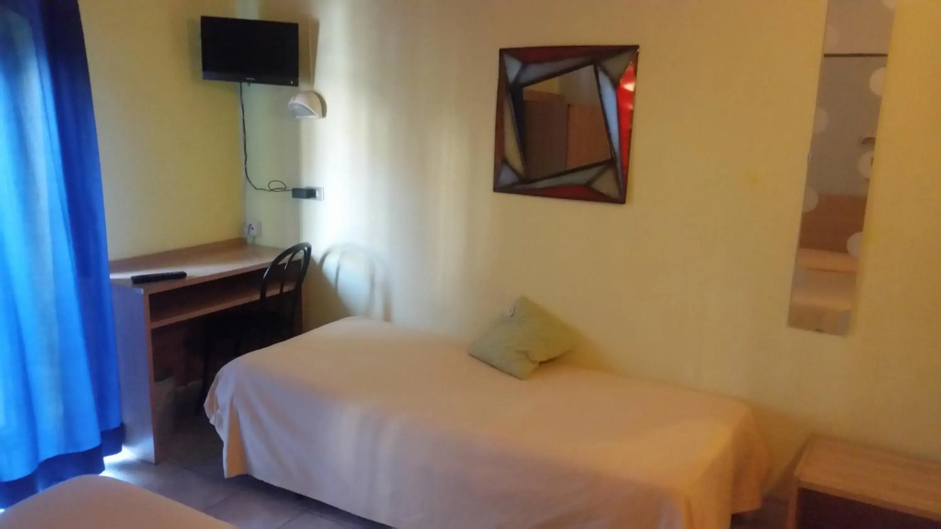 Bed, TV/Entertainment Center in Hotel Stazione