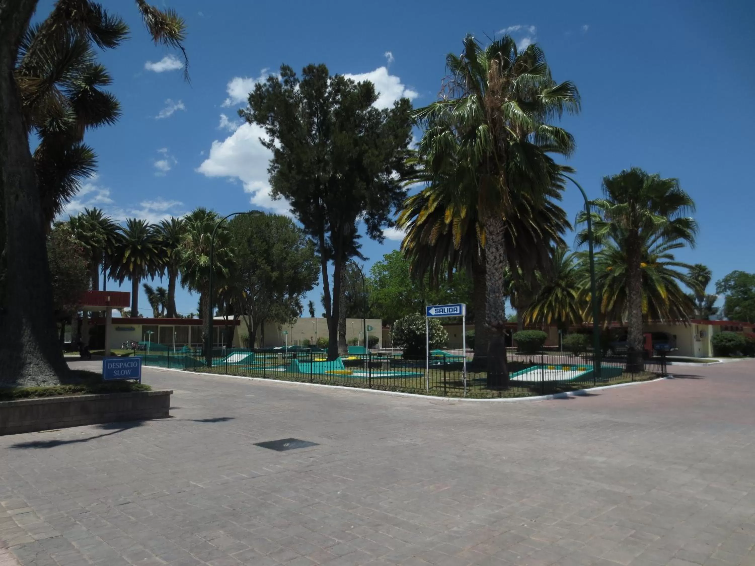 Day in Hotel Las Palmas Midway Inn