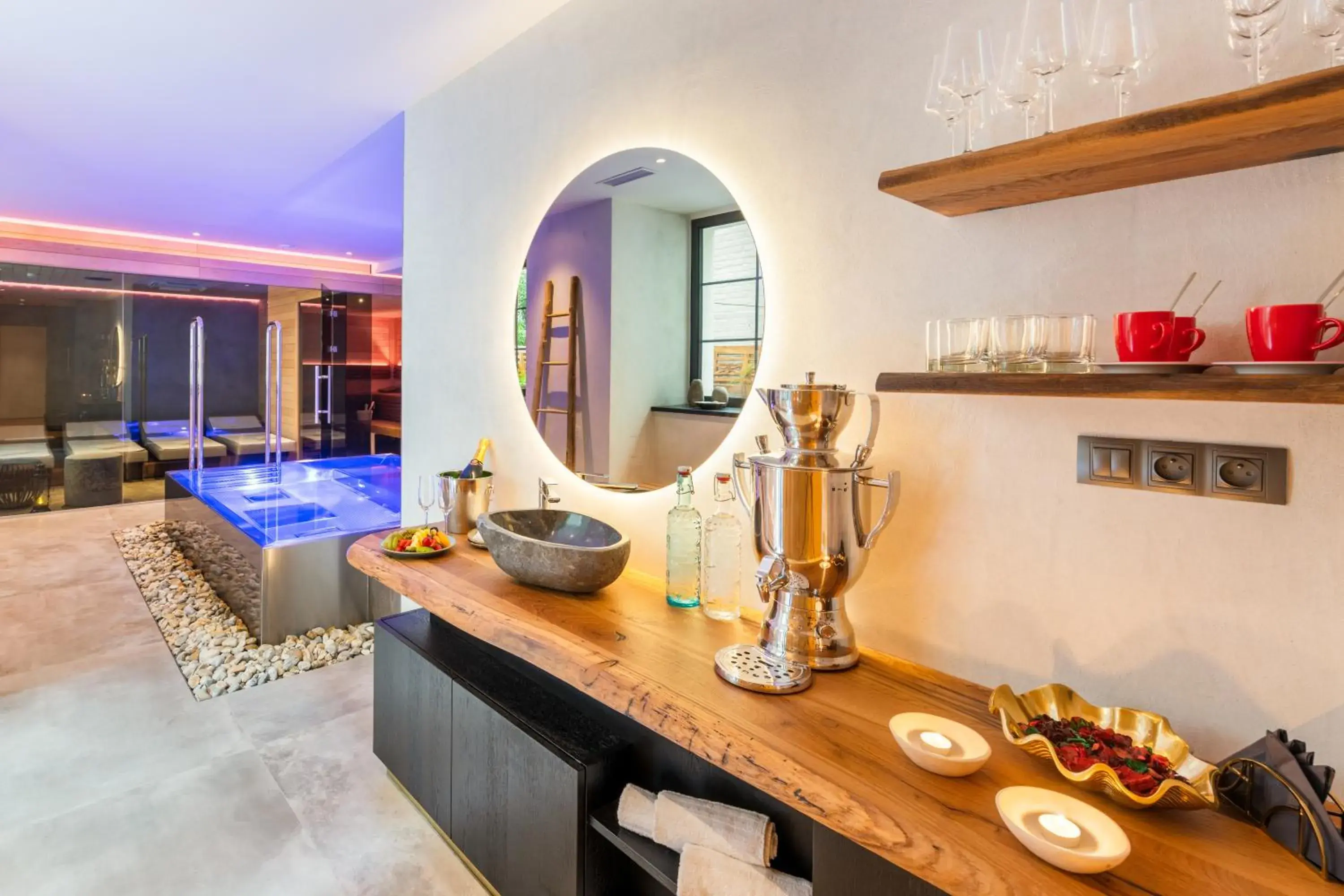 Hot Tub in MOSAIC HOUSE Design Hotel