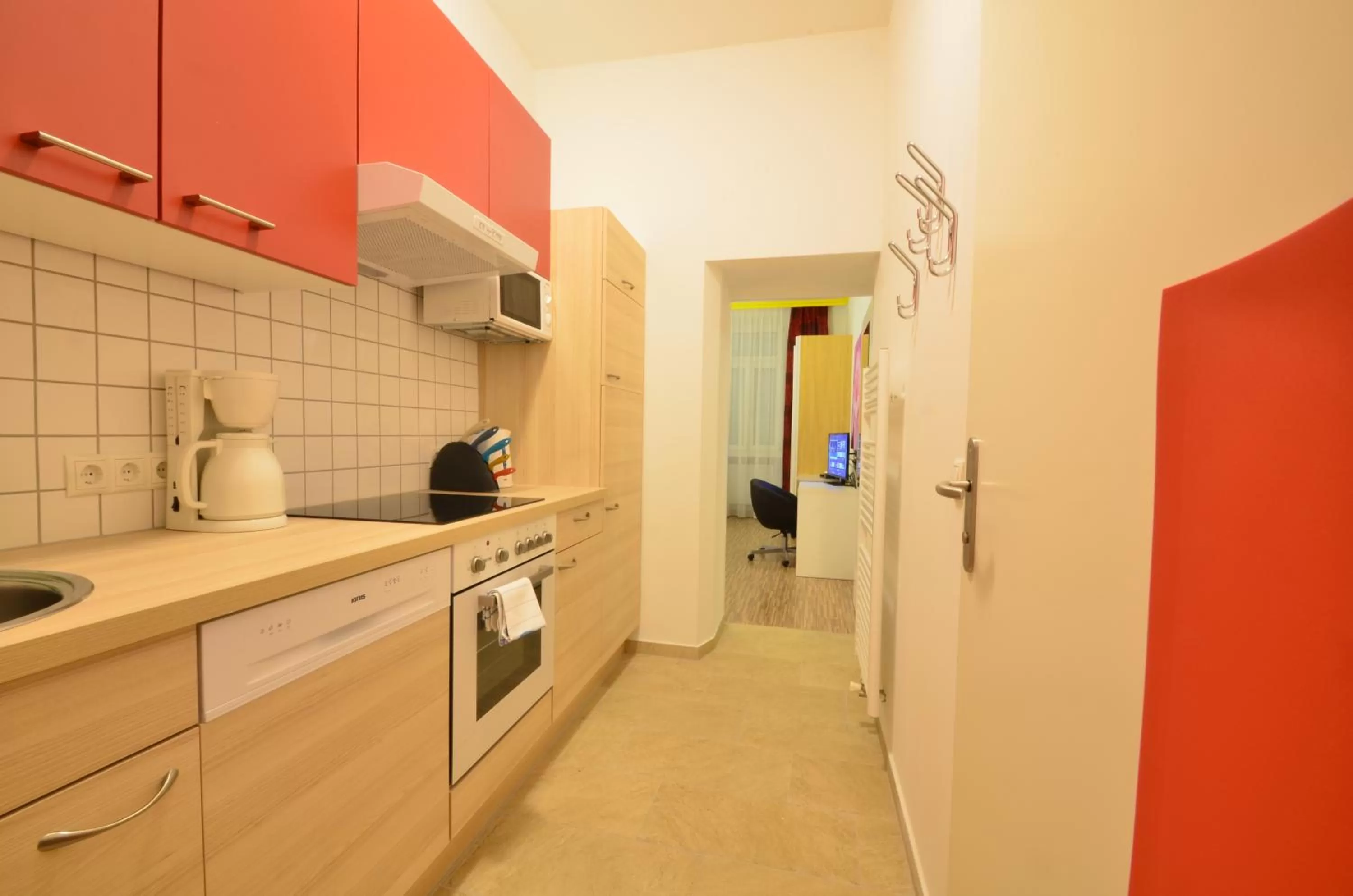Kitchen or kitchenette in AJO Apartments - Messe City Flat - Self-Check-in