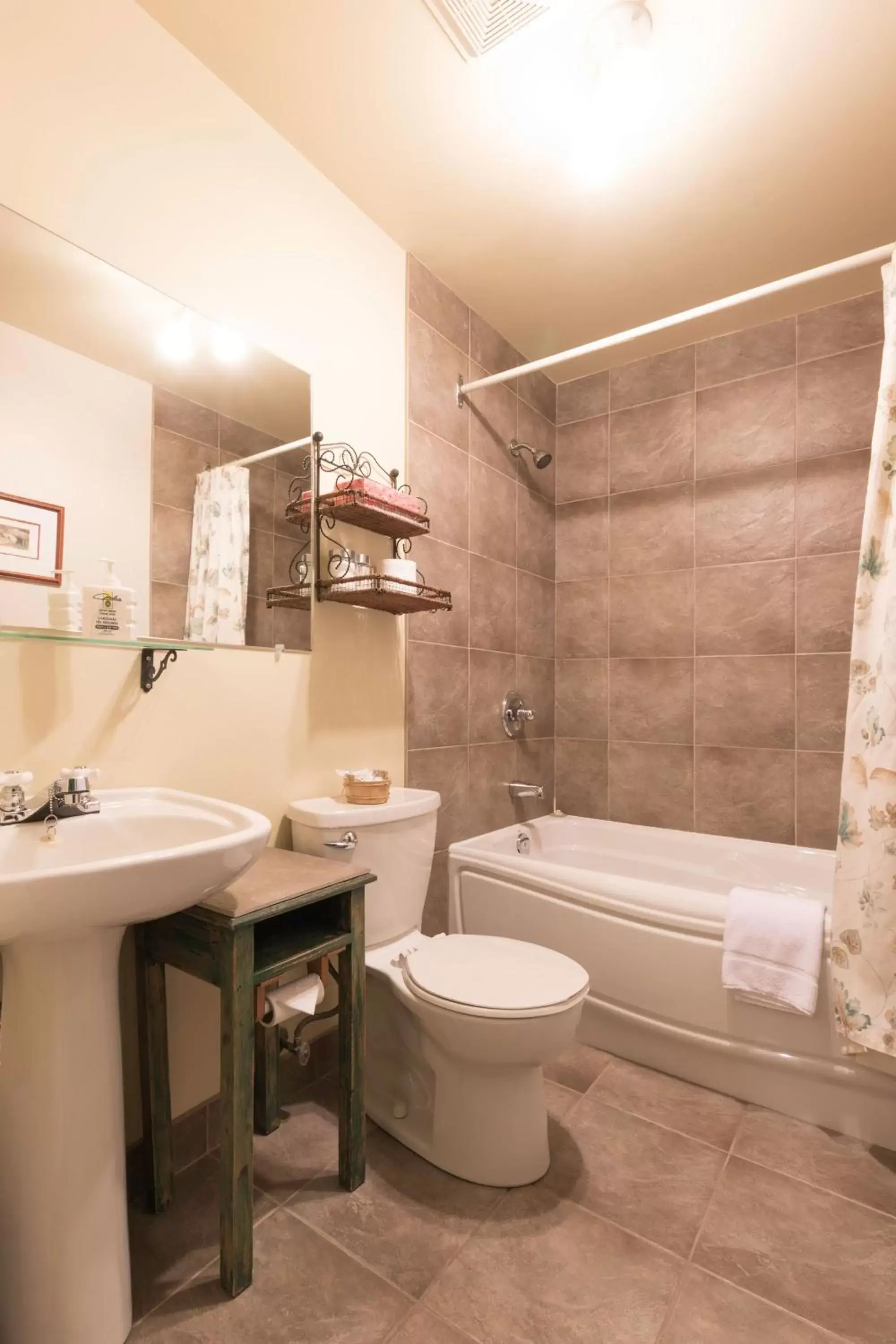 Bathroom in Auberge Le Lupin B&B-Self Check-in