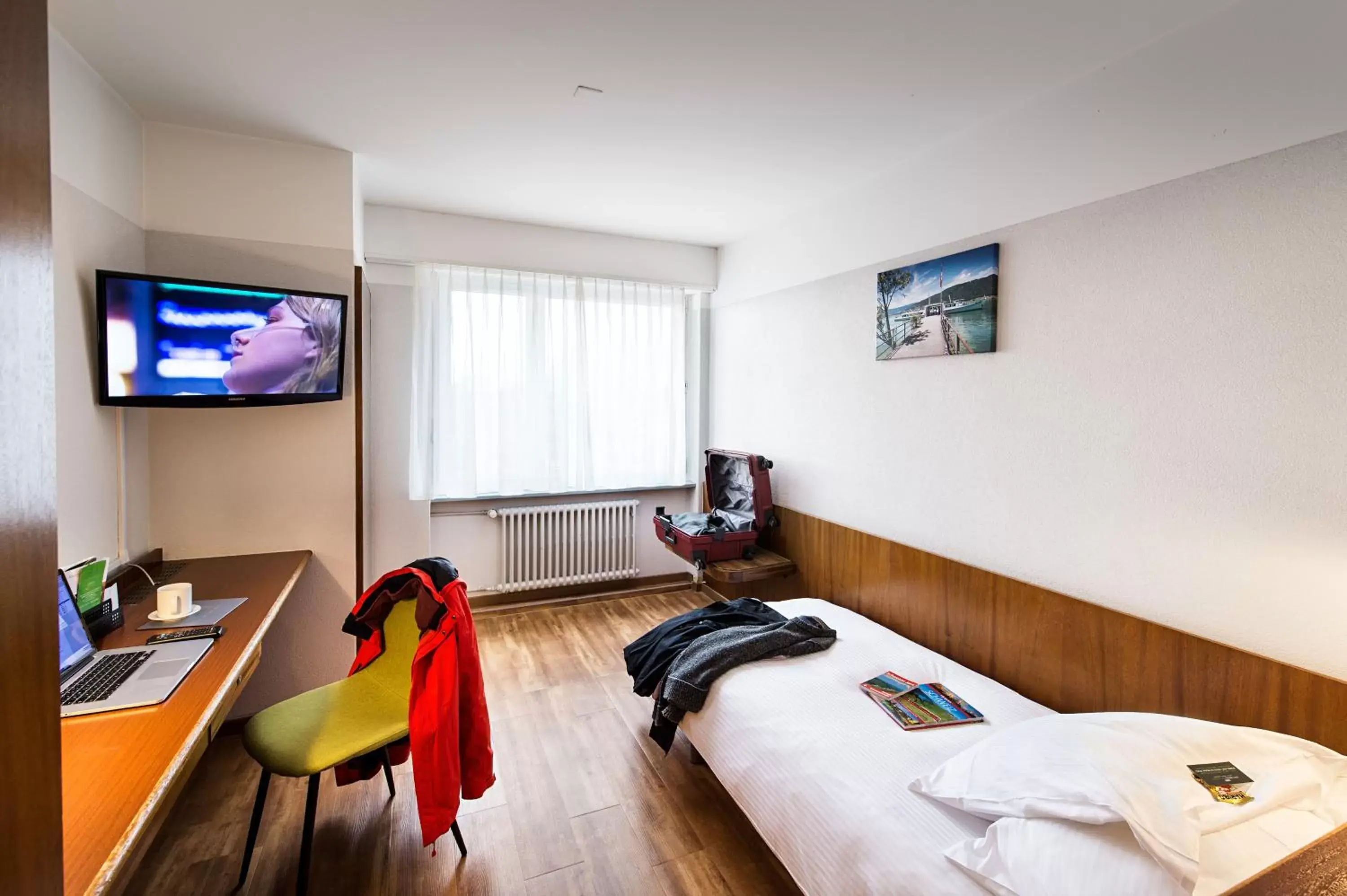 Bedroom, TV/Entertainment Center in City Hotel Biel Bienne Free Parking