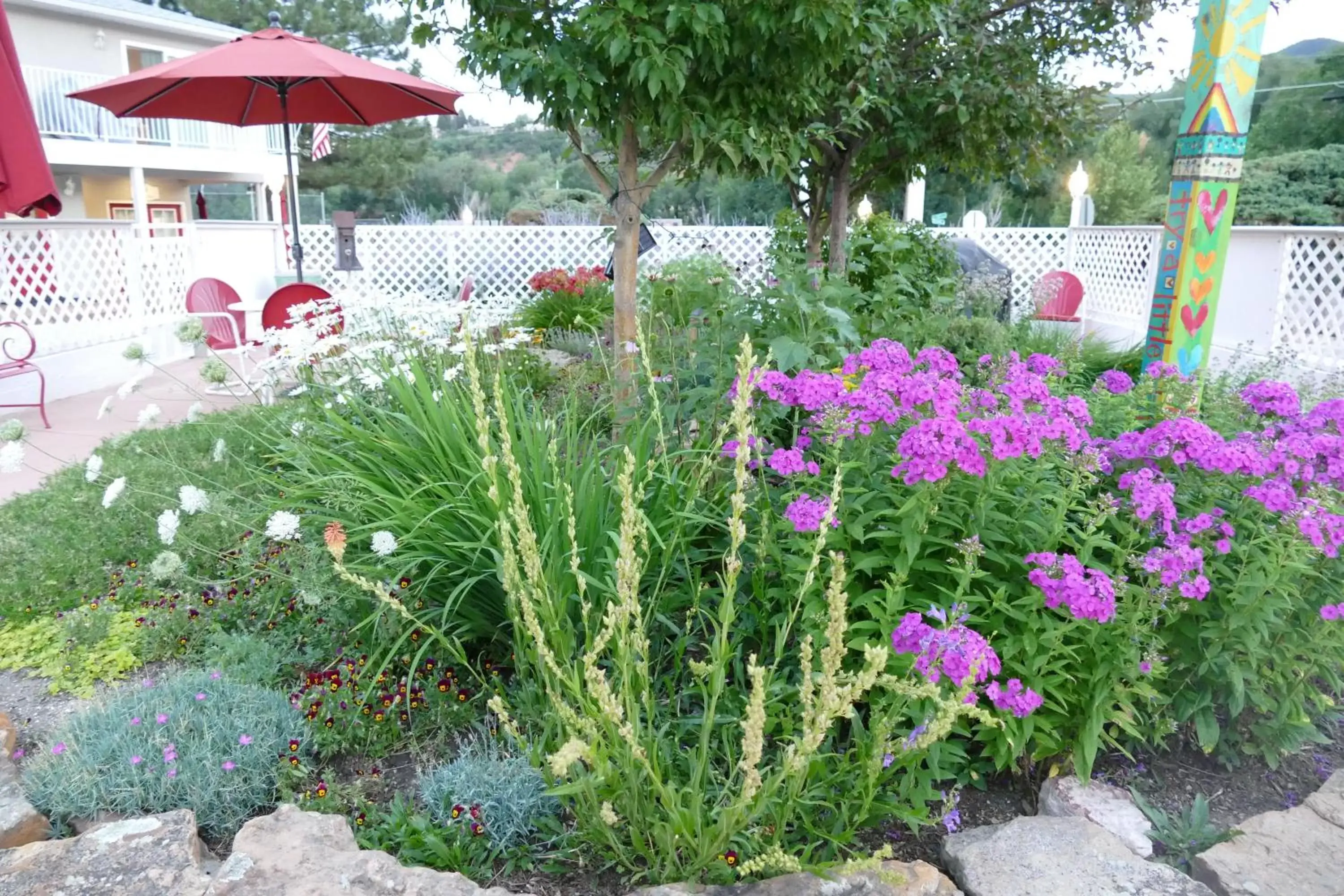 Patio, Garden in Red Wing Motel