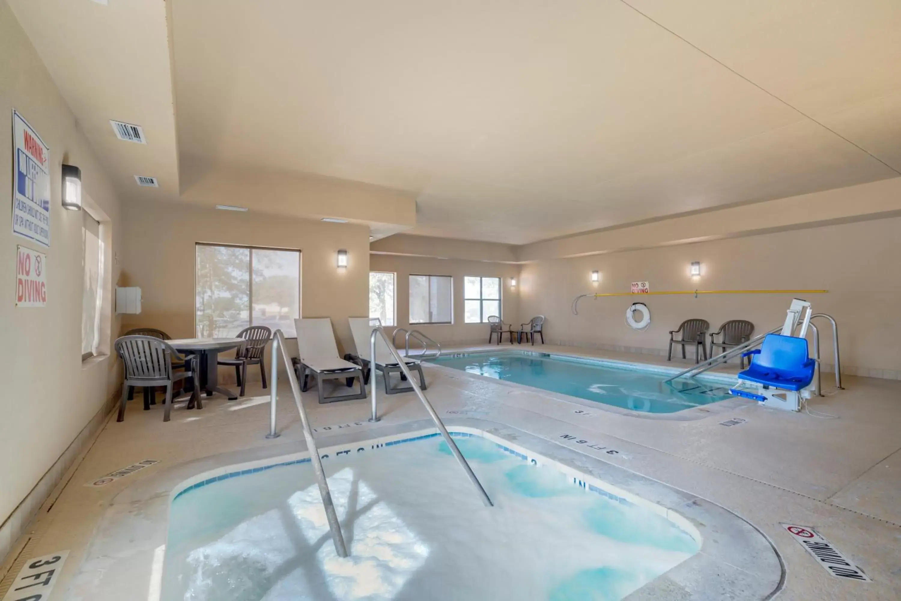 Hot Tub, Swimming Pool in Comfort Suites North Pflugerville - Austin North