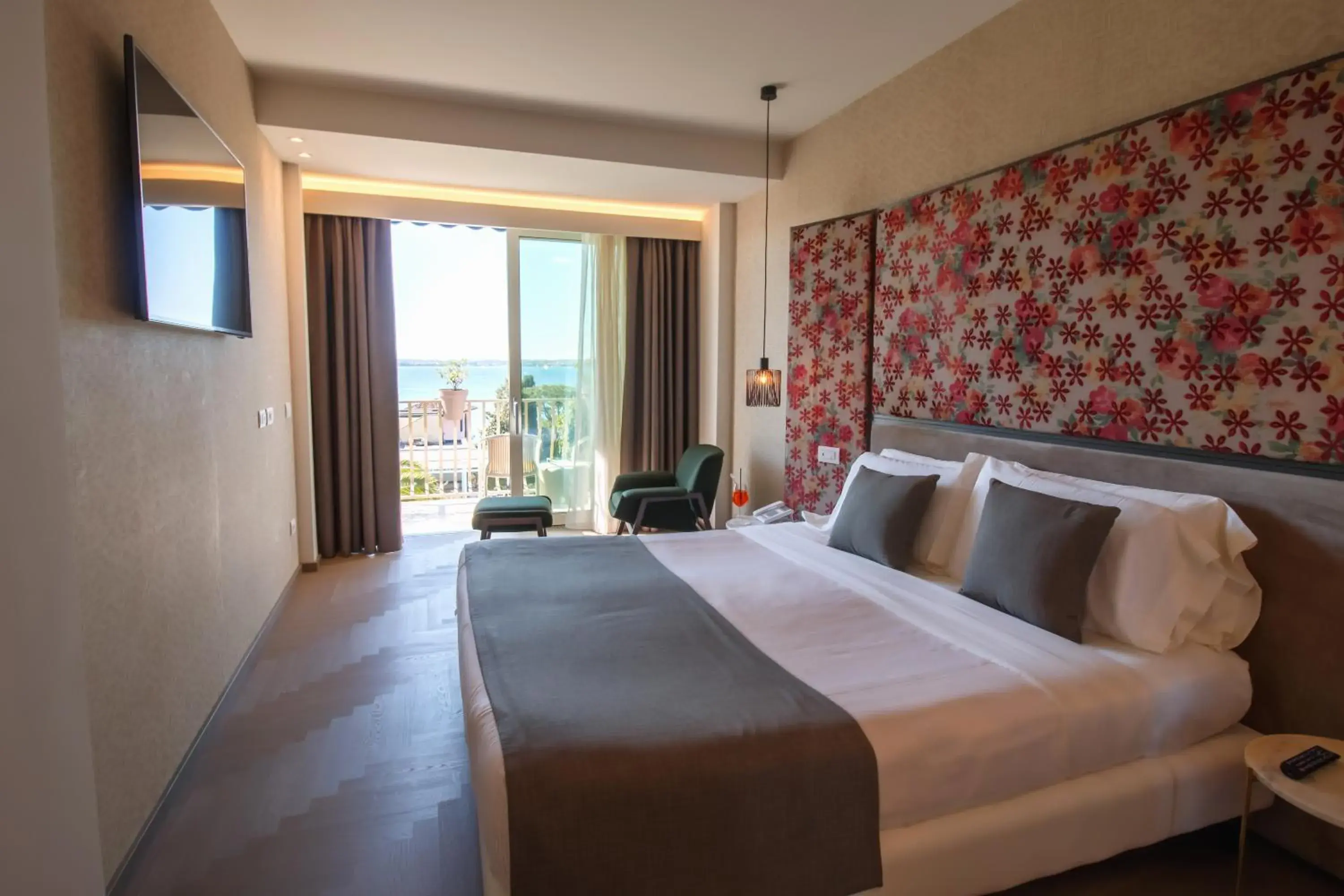 Balcony/Terrace, Bed in Olivi Hotel & Natural Spa