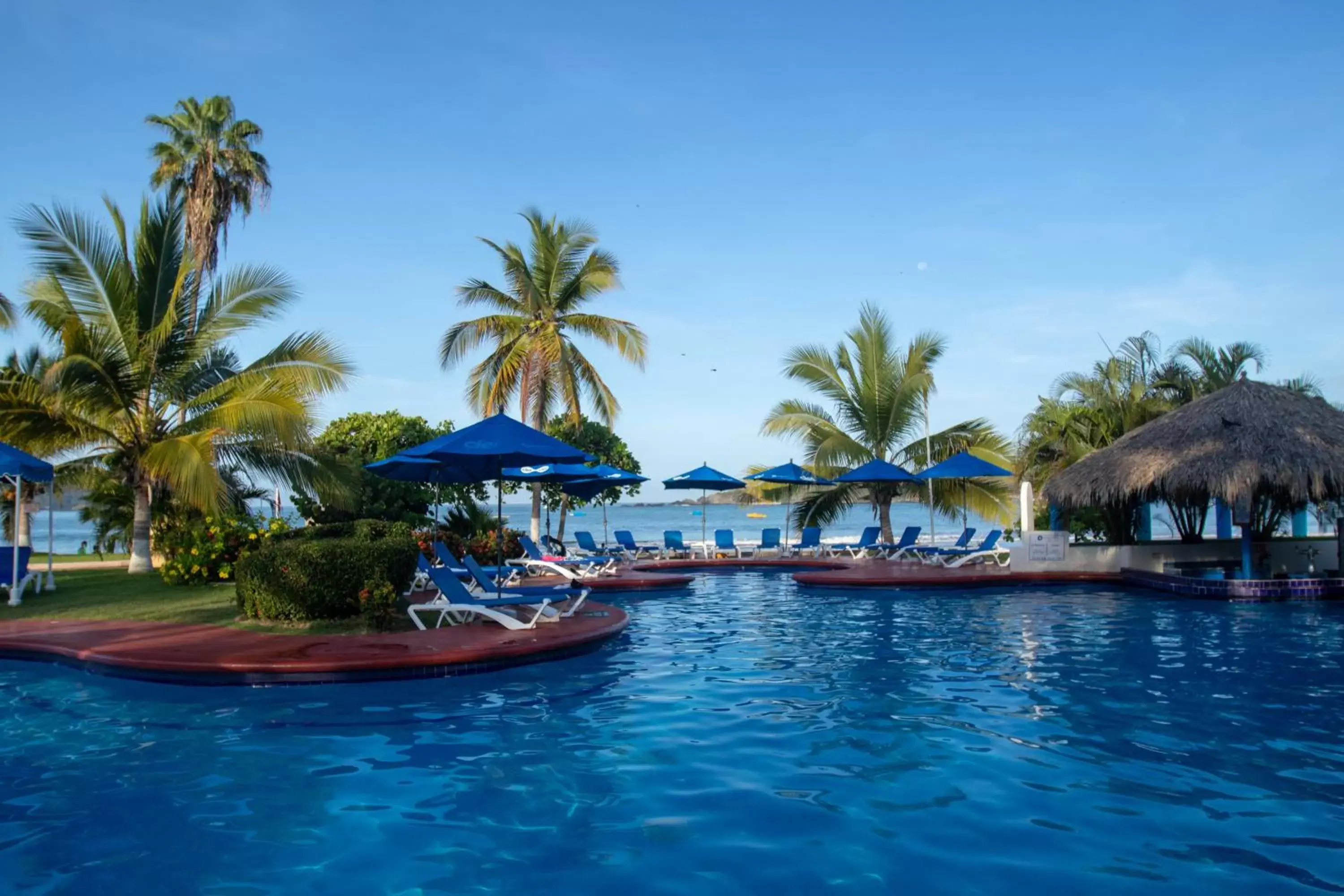 Swimming Pool in Qualton Club Ixtapa All Inclusive