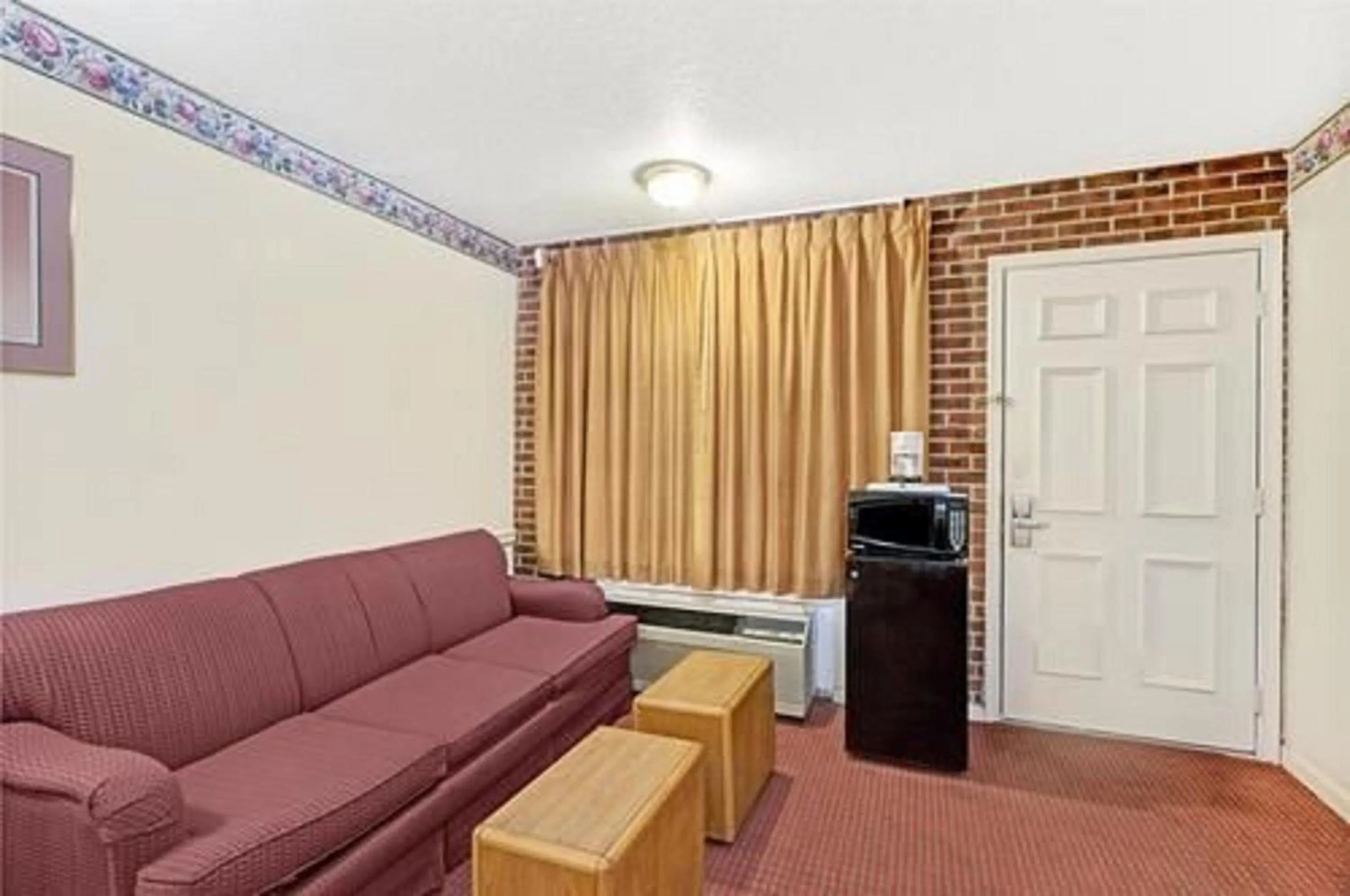 Bedroom in Captain John Smith Inn Williamsburg