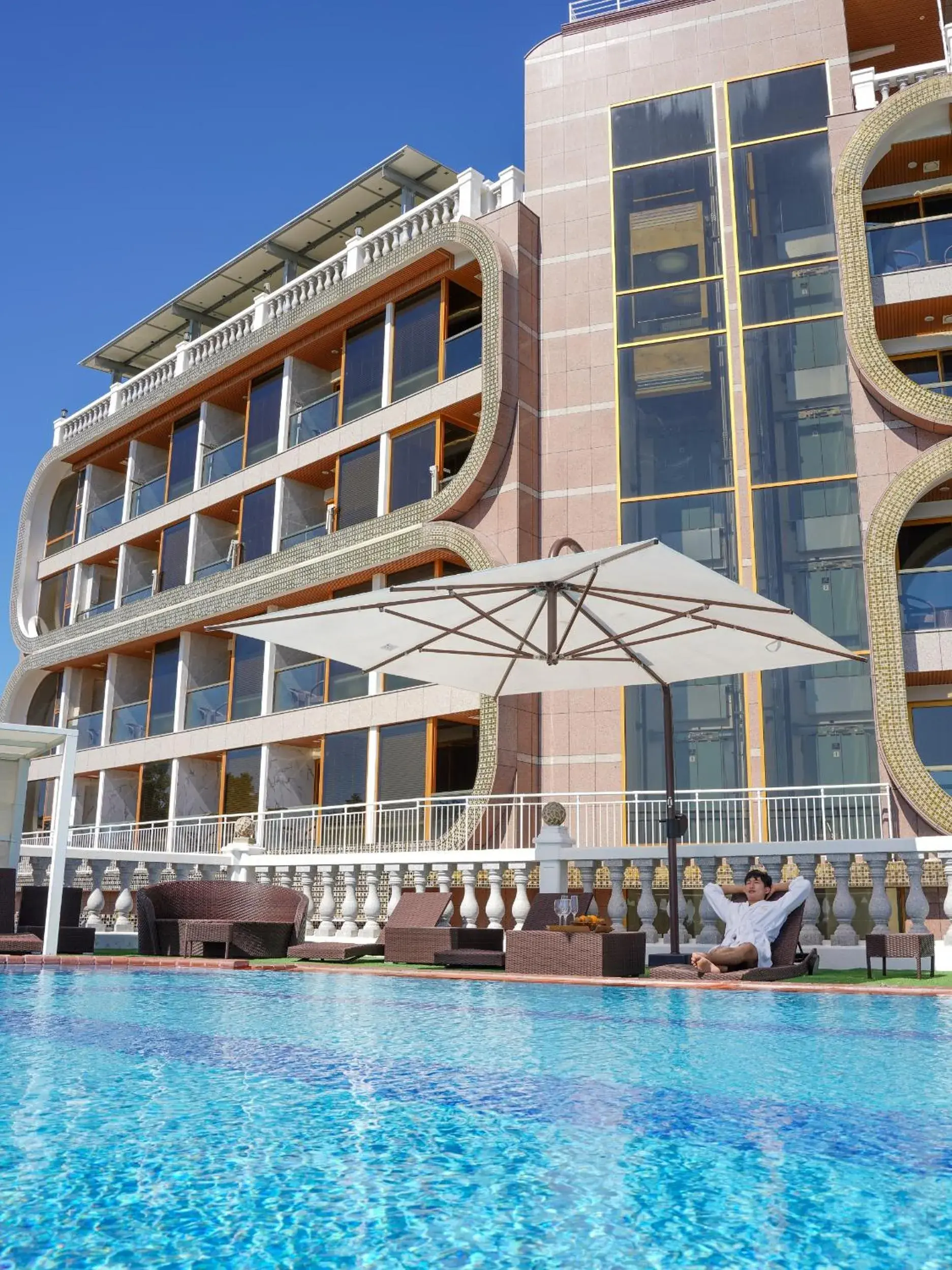 Swimming pool, Property Building in GoldOne Hotel & Suites