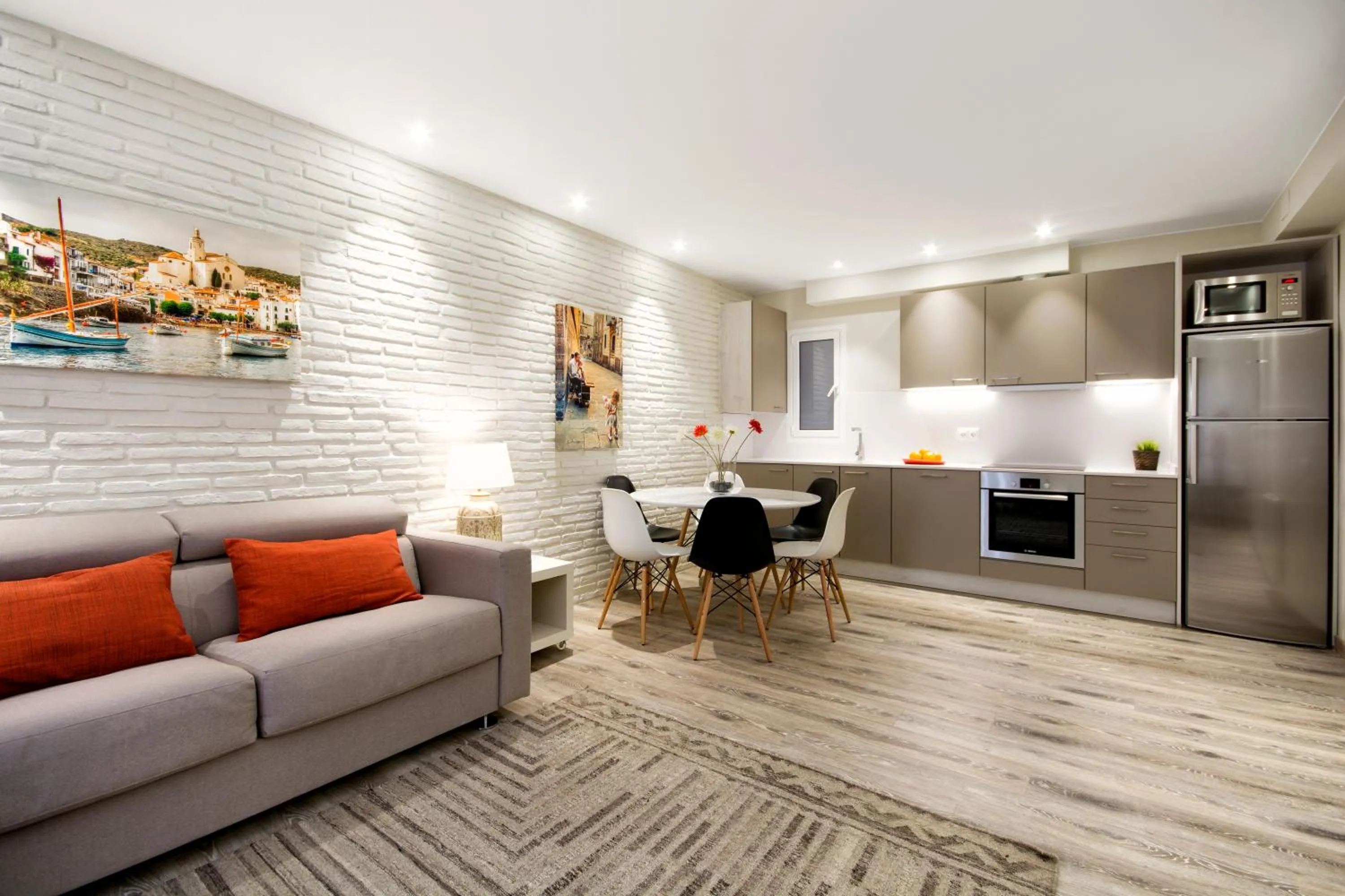 TV and multimedia in Eixample Building Apartments by Mercedes Heritage