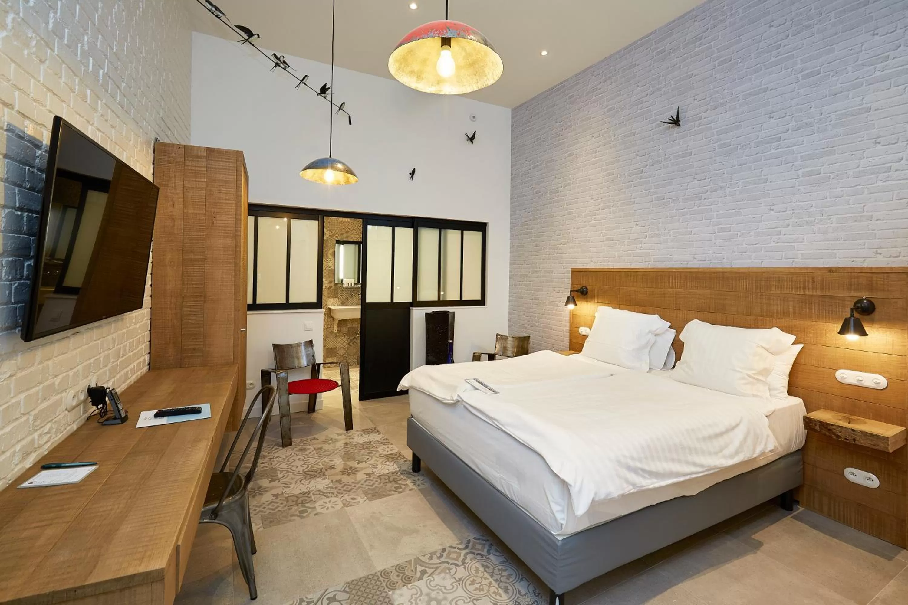 Bedroom, Bed in The Originals Hôtel Le Cise Restaurant Chambres et Suites