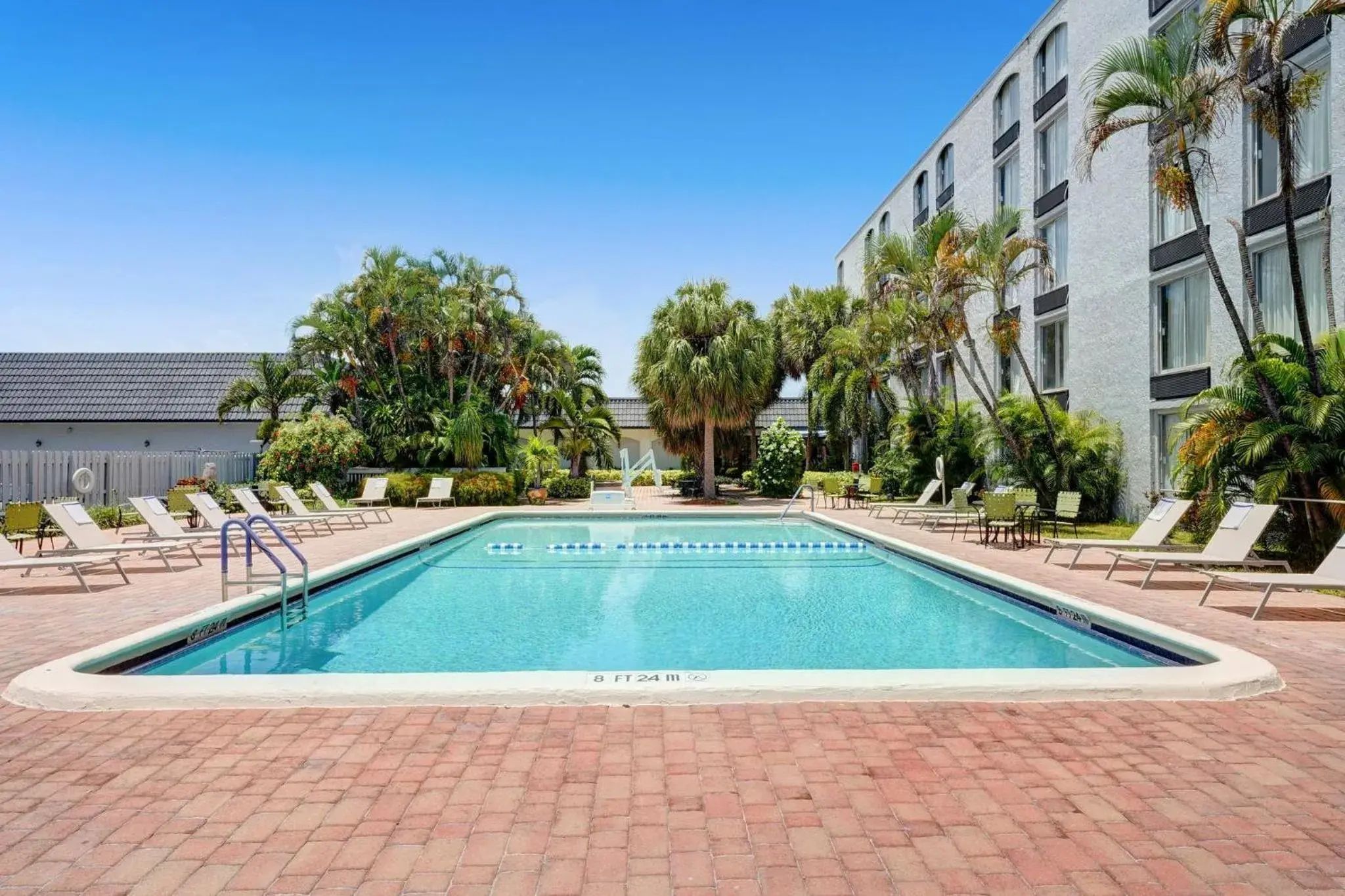 Swimming Pool in Plaza Hotel Fort Lauderdale