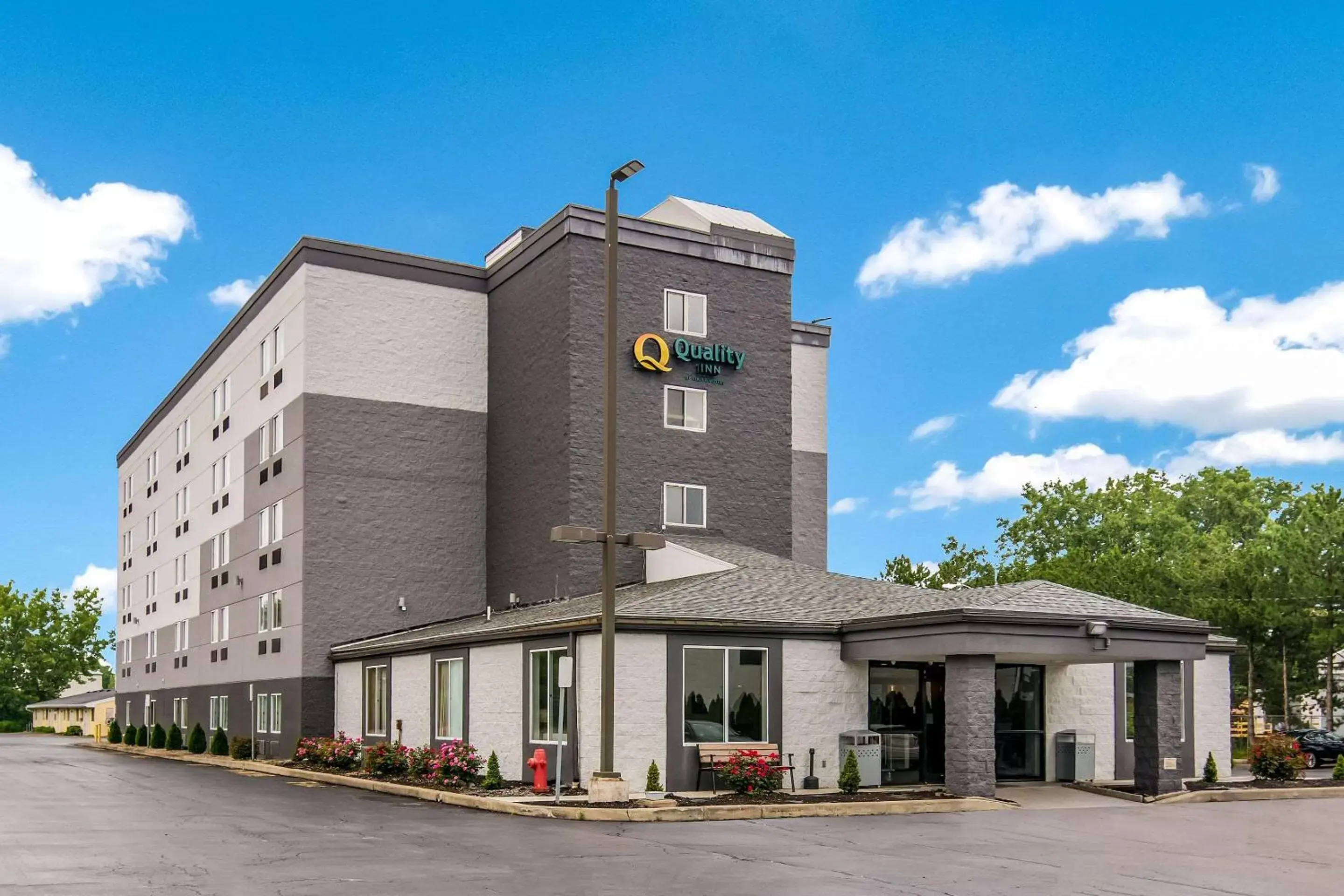 Property Building in Quality Inn