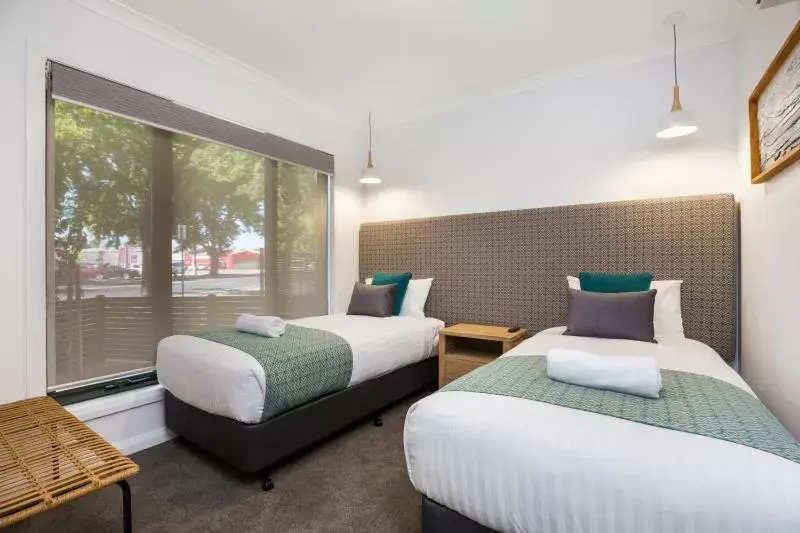 Bed in National Hotel Complex Bendigo