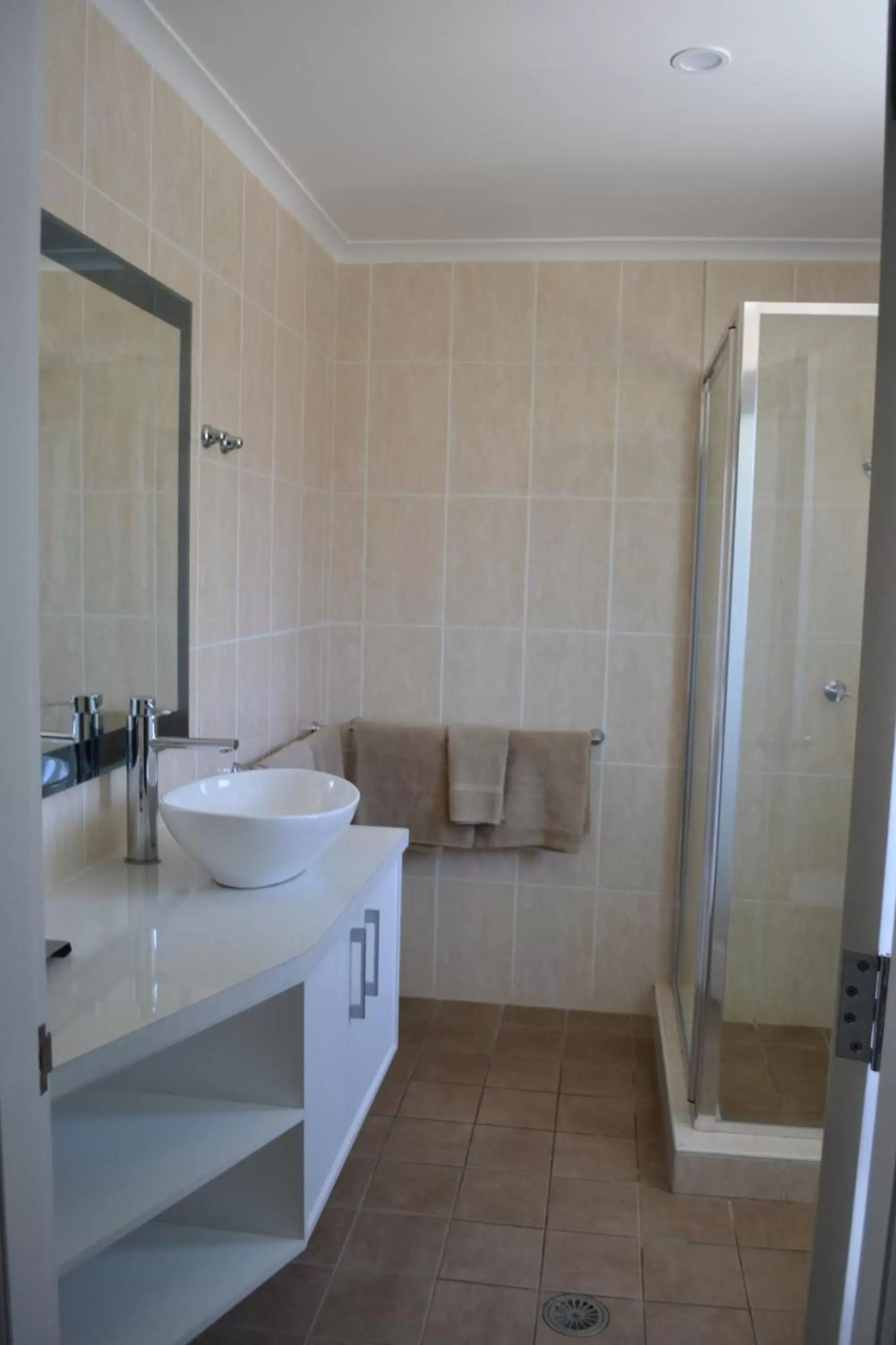 Bathroom in Cattlemans Country Motor Inn & Serviced Apartments