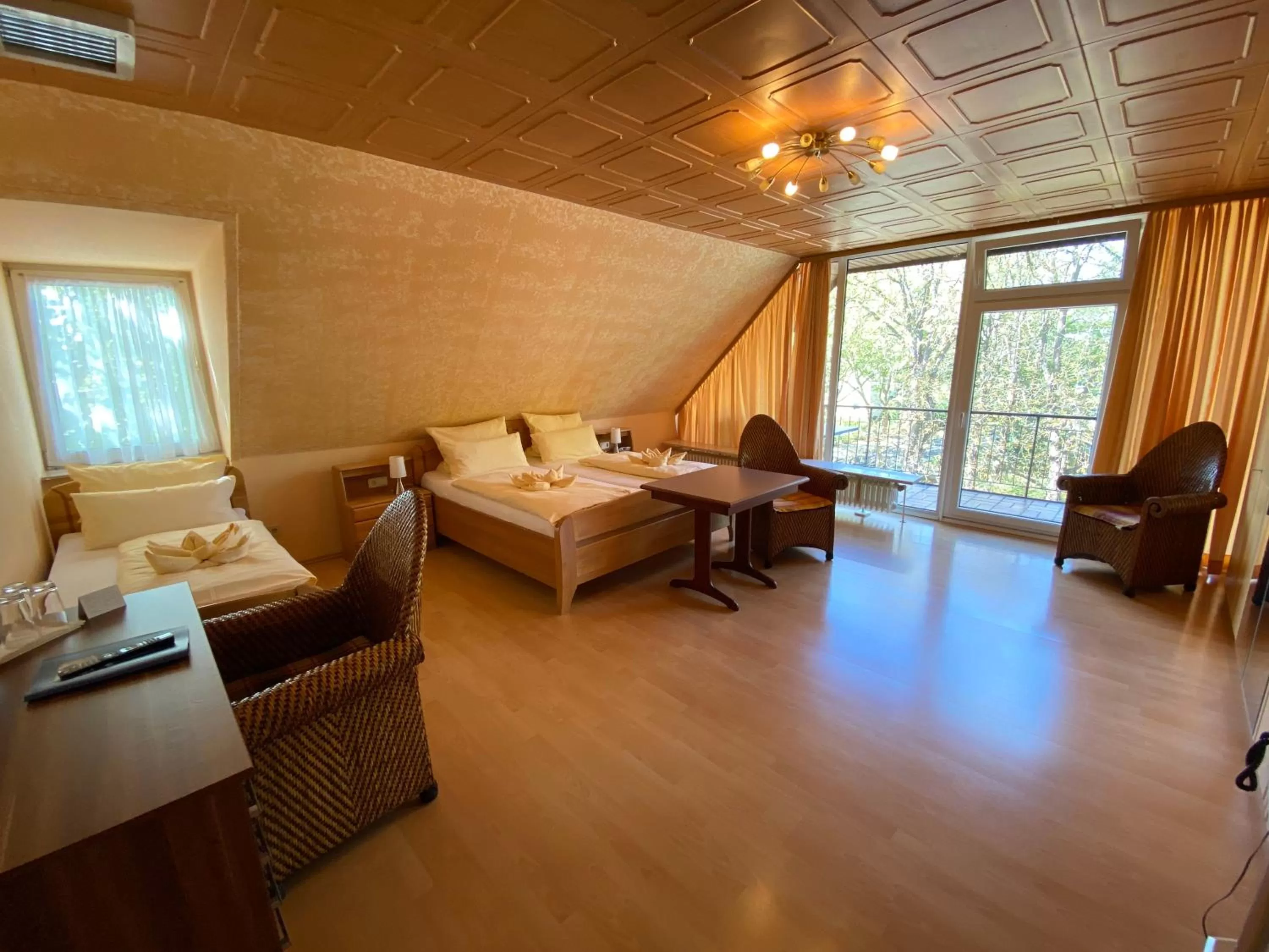 Photo of the whole room in Heidekönig Hotel Celle