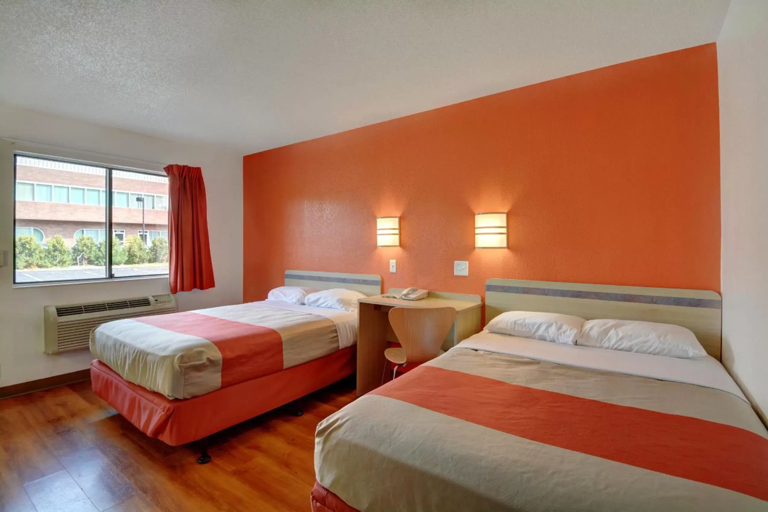 Bedroom, Bed in Motel 6-Wethersfield, CT - Hartford