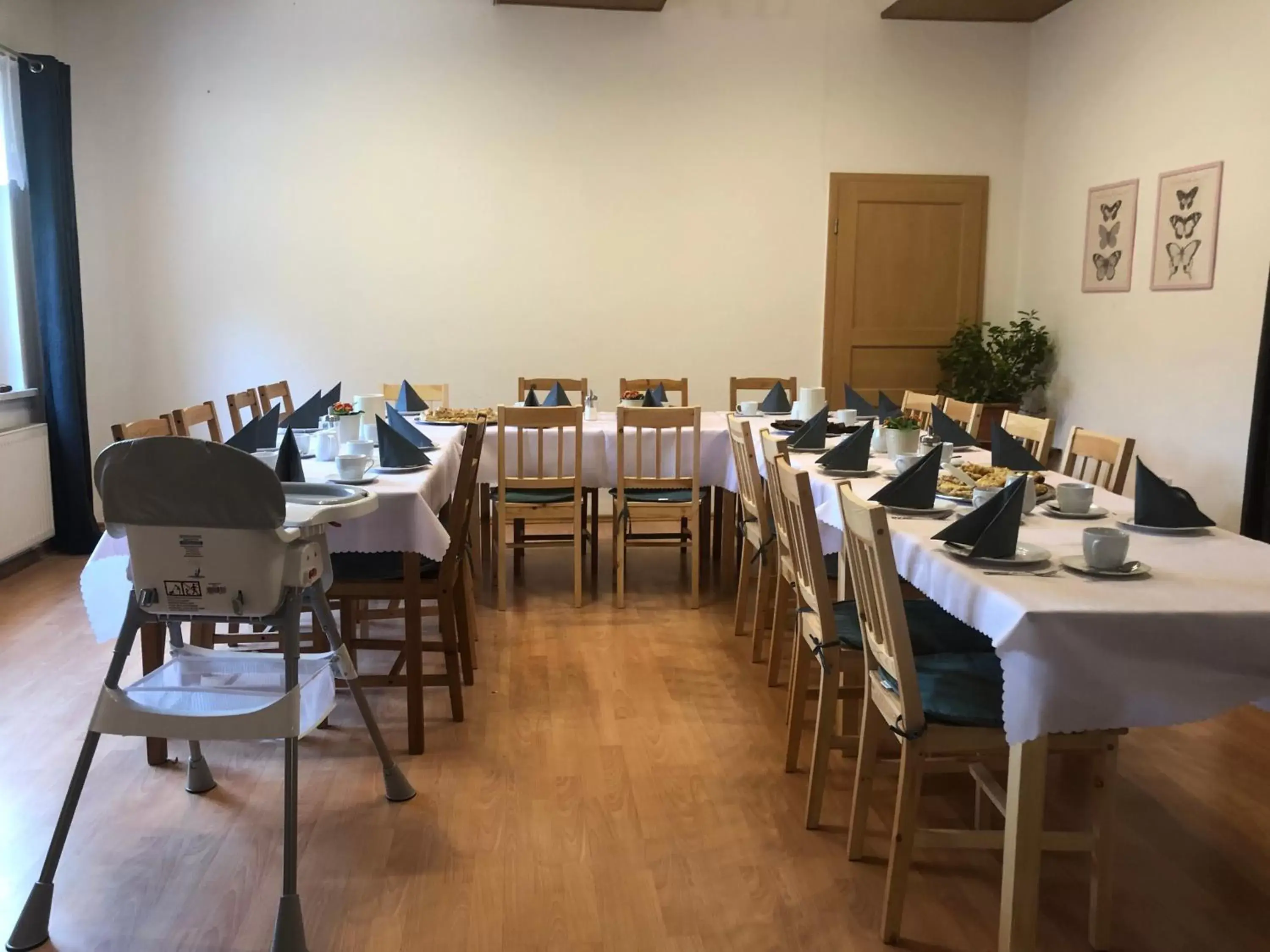 Restaurant/places to eat in Riverside Inn Restaurant/places to eat in Riverside Inn