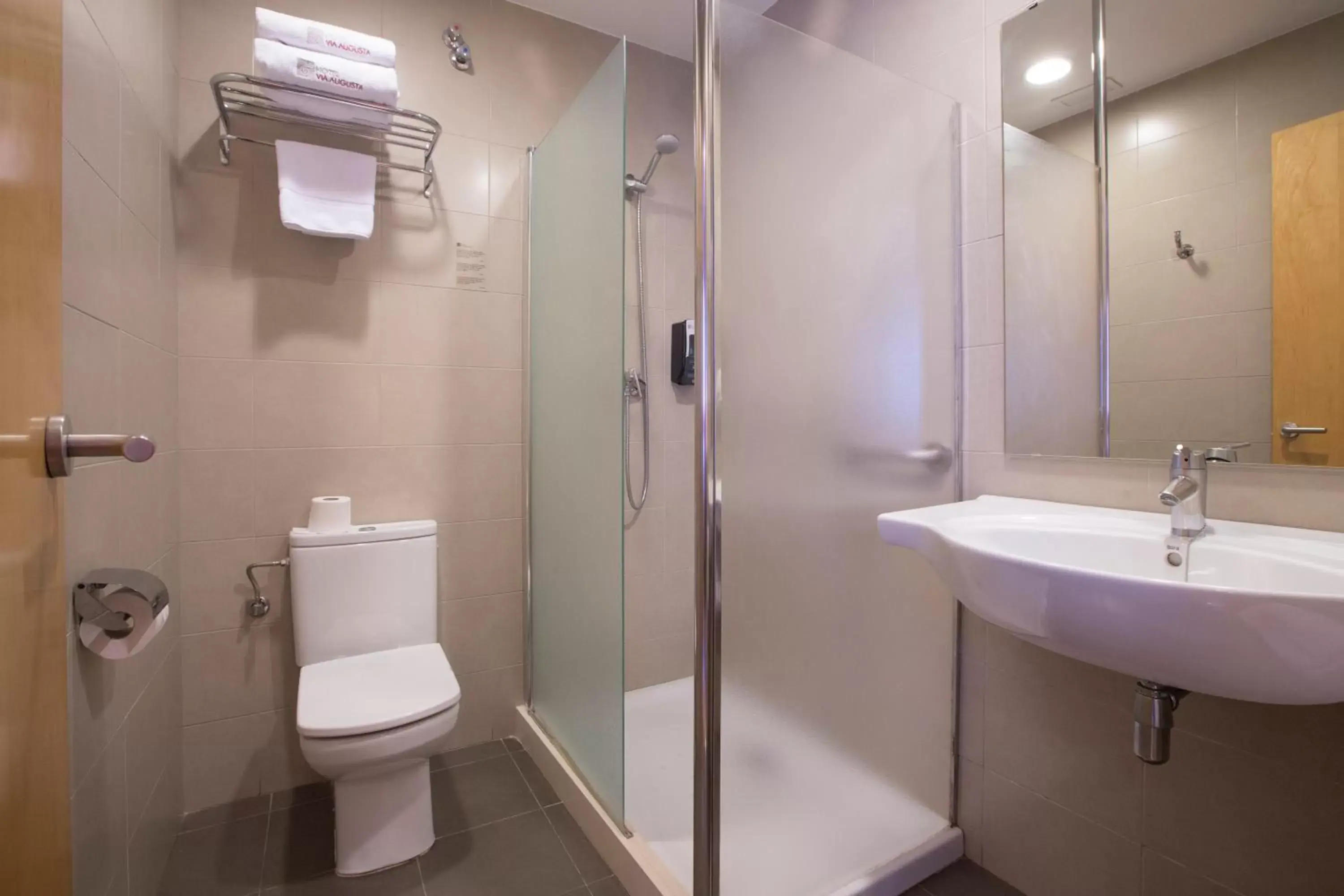 Shower, Bathroom in Hotel Via Augusta