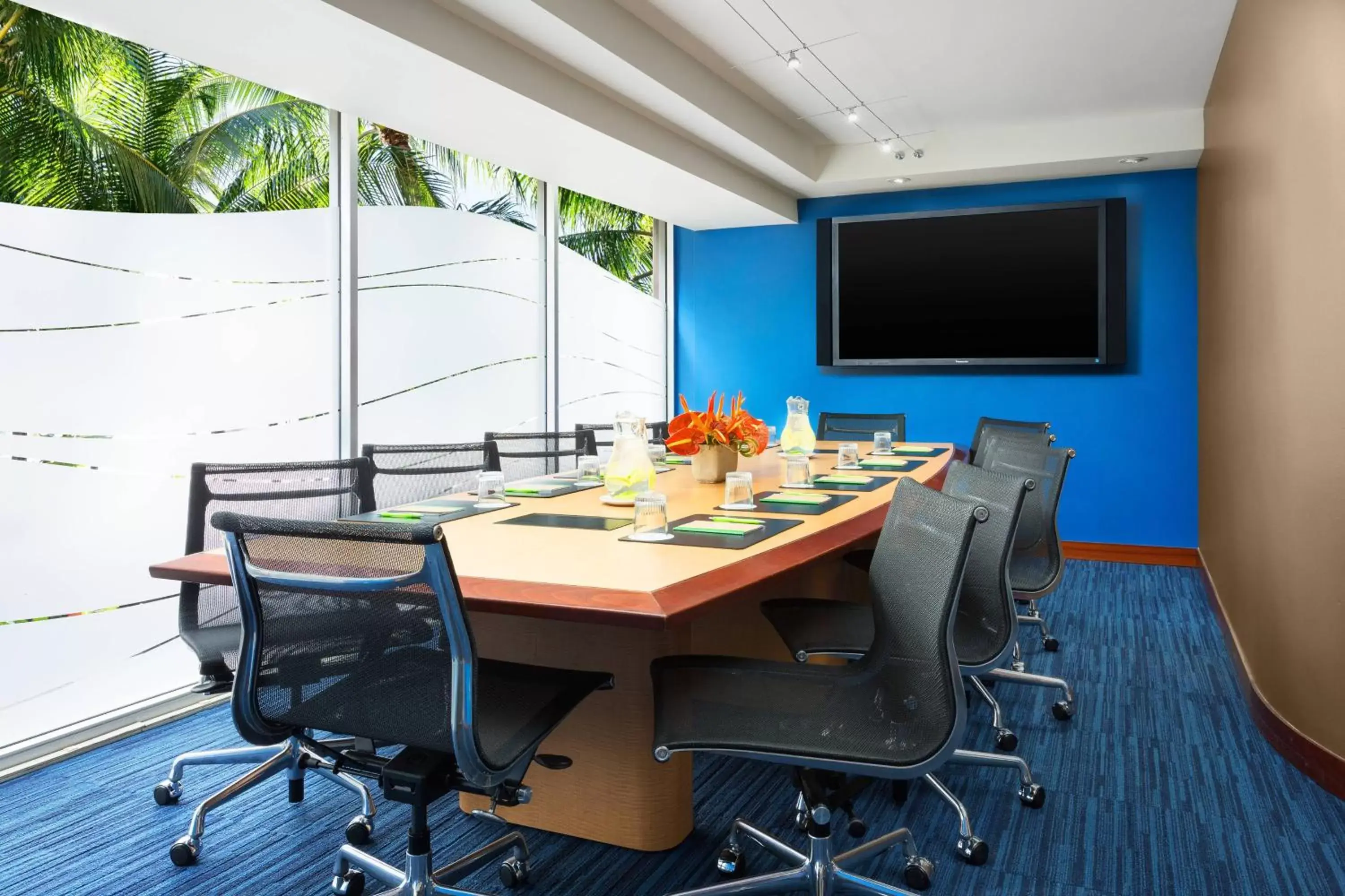 Meeting/conference room in Courtyard by Marriott Waikiki Beach