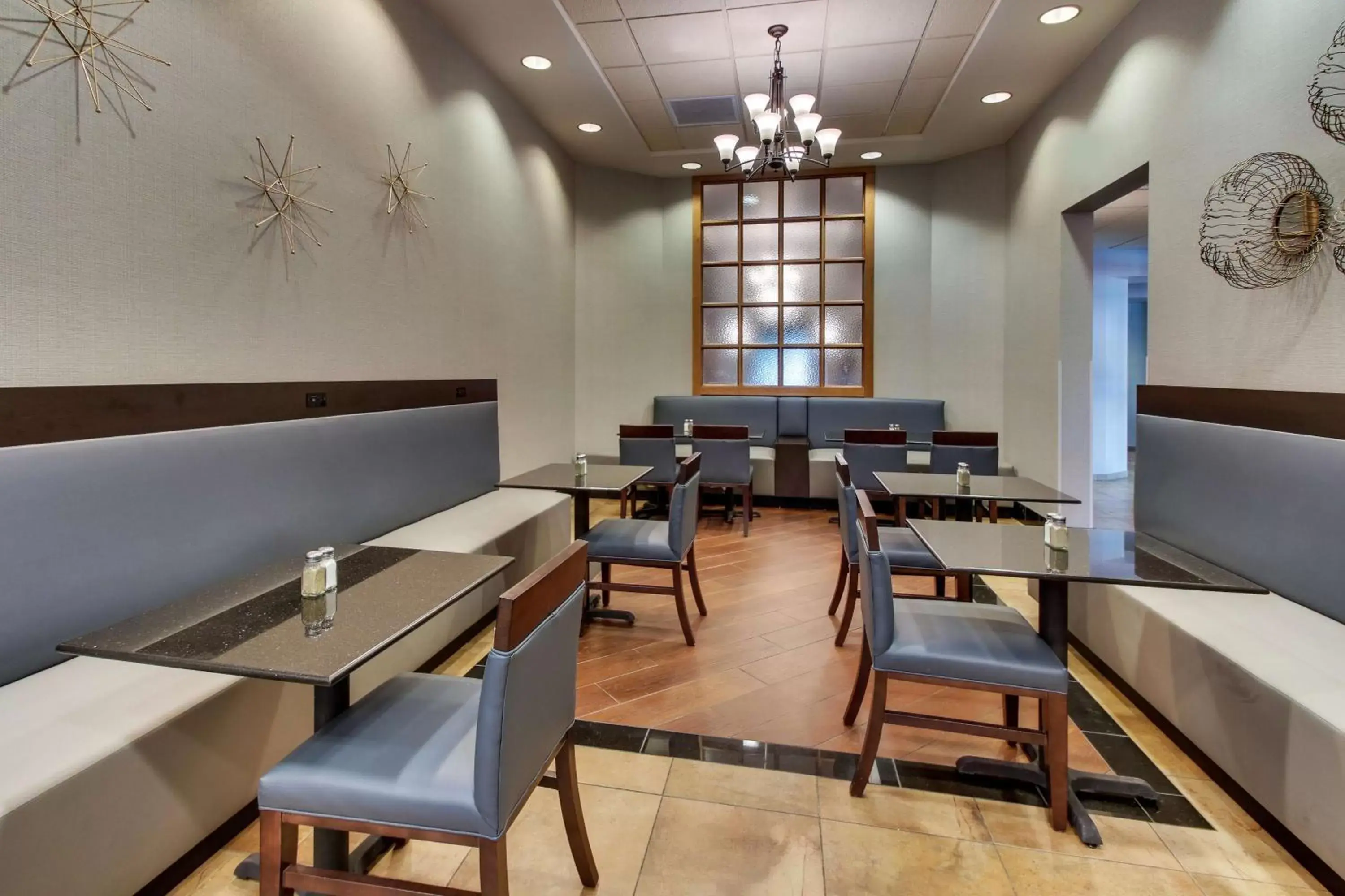Restaurant/places to eat in Drury Inn & Suites Phoenix Happy Valley