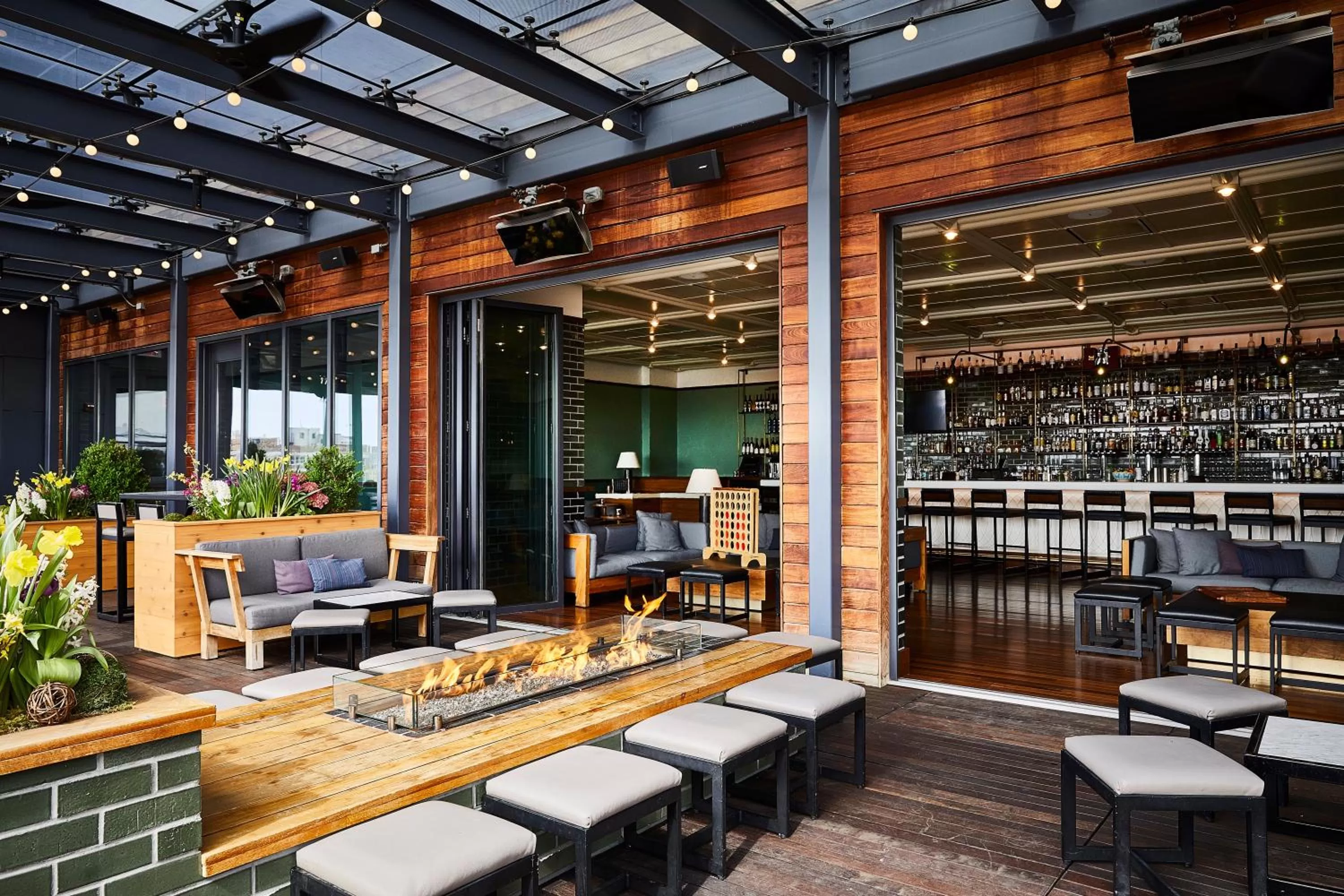Restaurant/places to eat in Kimpton Journeyman Hotel by IHG