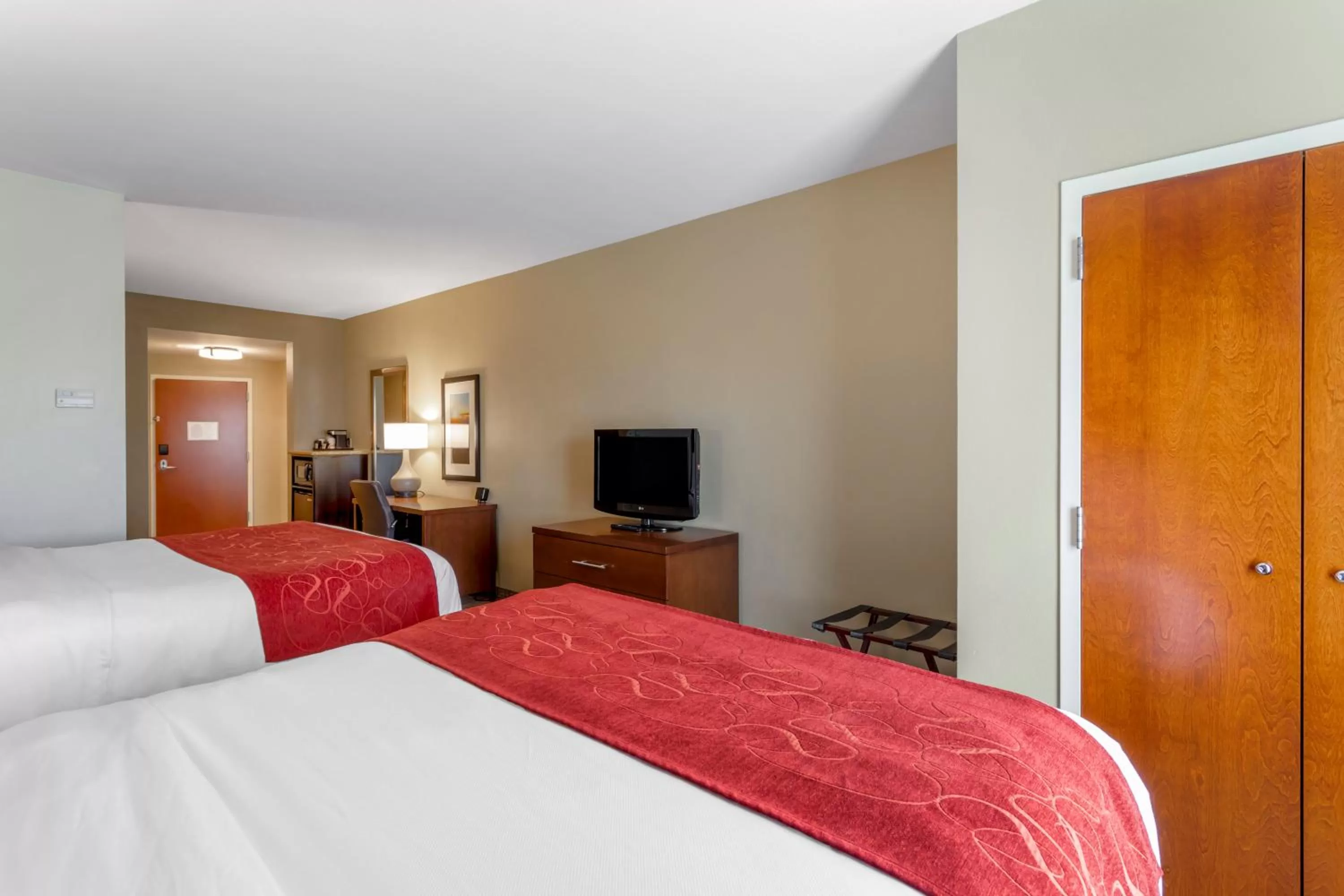 Bed in Comfort Suites Knoxville North