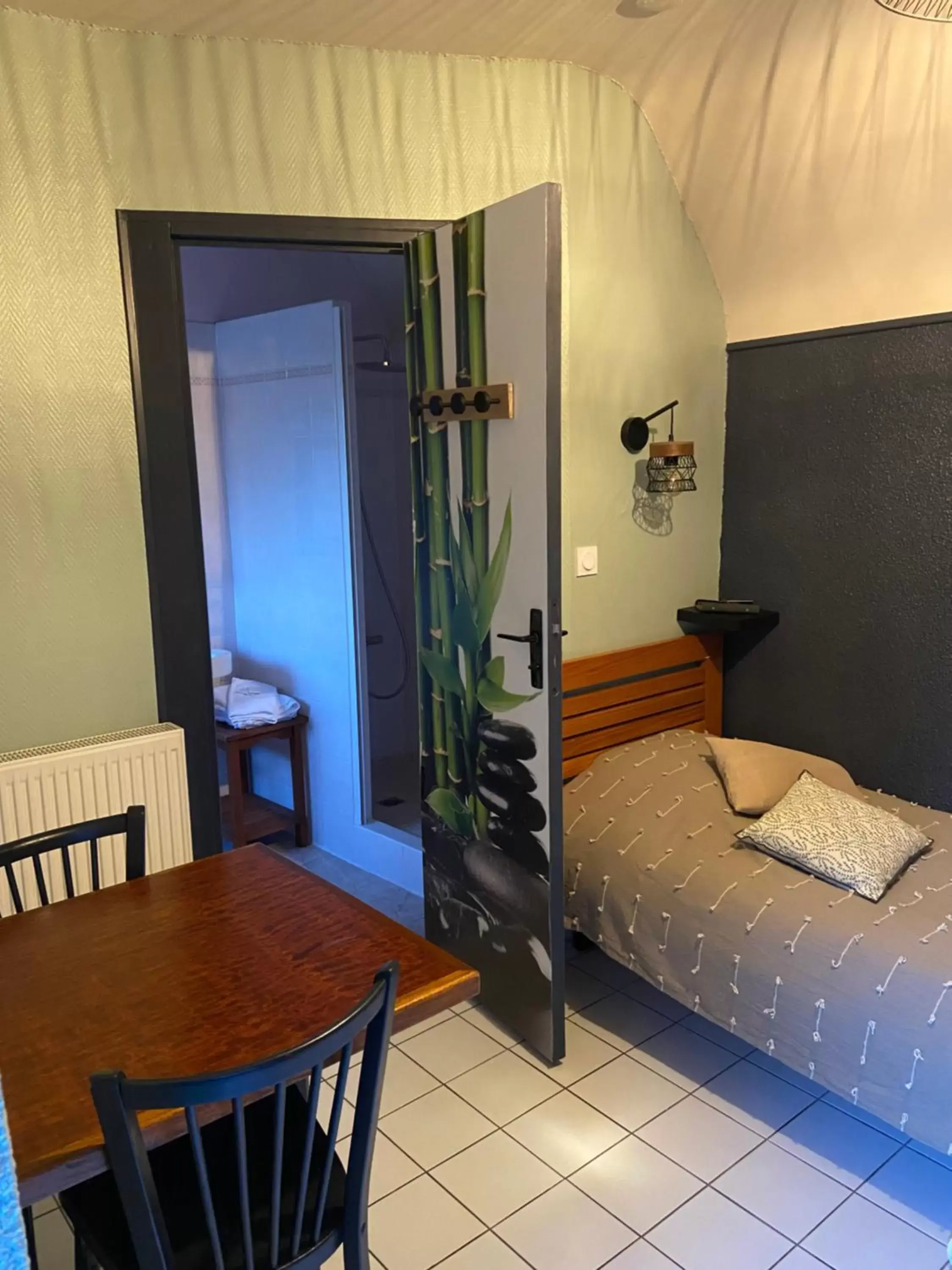 Double or Twin Room with Private Bathroom in La Pénate Double or Twin Room with Private Bathroom in La Pénate